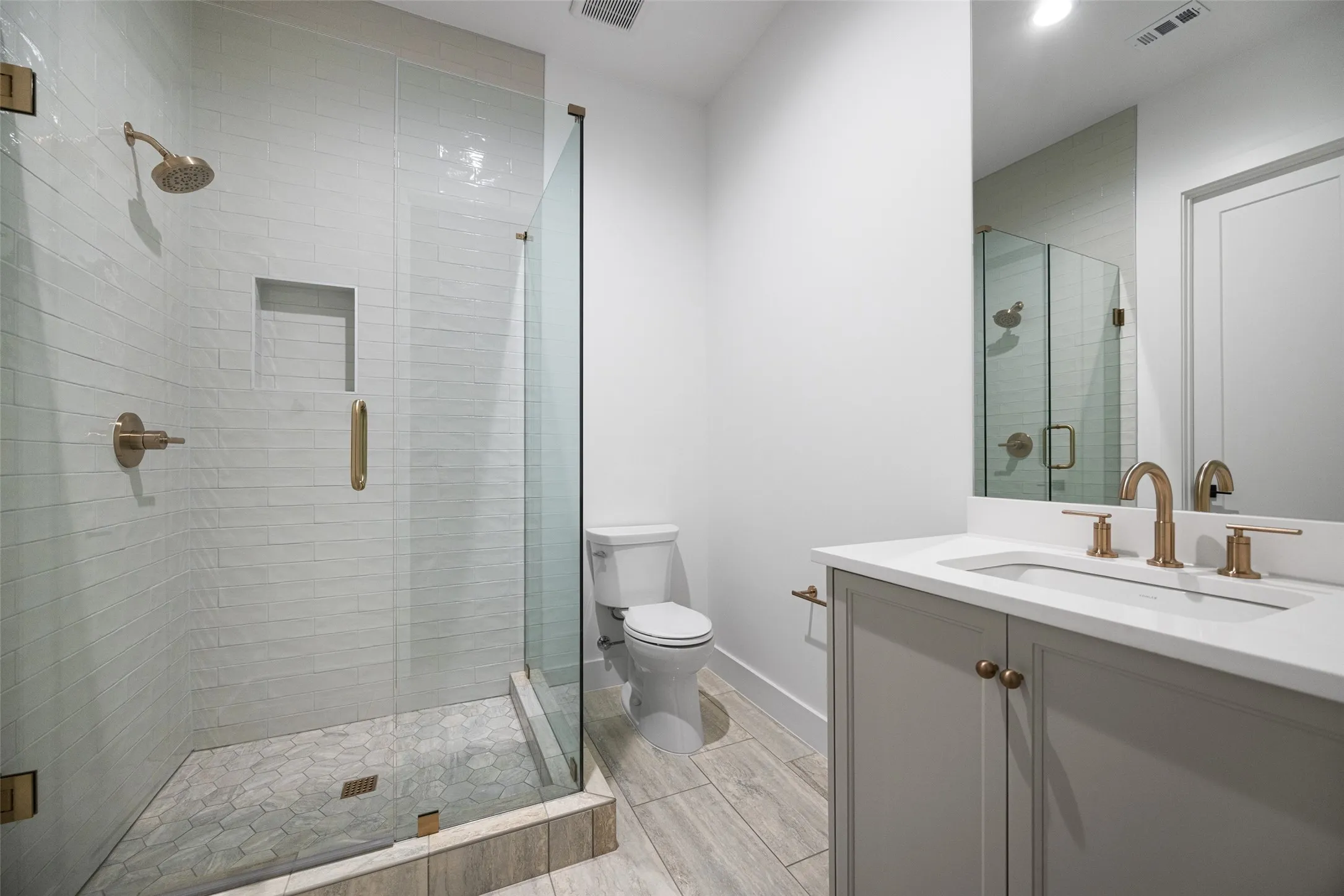 Single Family Residence For Sale in Dallas County , 3847 Shady Hill Drive, Dallas, Texas 75229, 4 Bedroom, 5 Bathroom, 2 Garage spaces, 4,235 Sqft, built in 1963, mls#21388708, Real Estate Agent in Dallas, Homes For Sale in Dallas county, Homes For Sale in Dallas, Realtor in Dallas Texas, Real Estate Brokerage Independent Realty Texas, Luminita Cordes Realtor