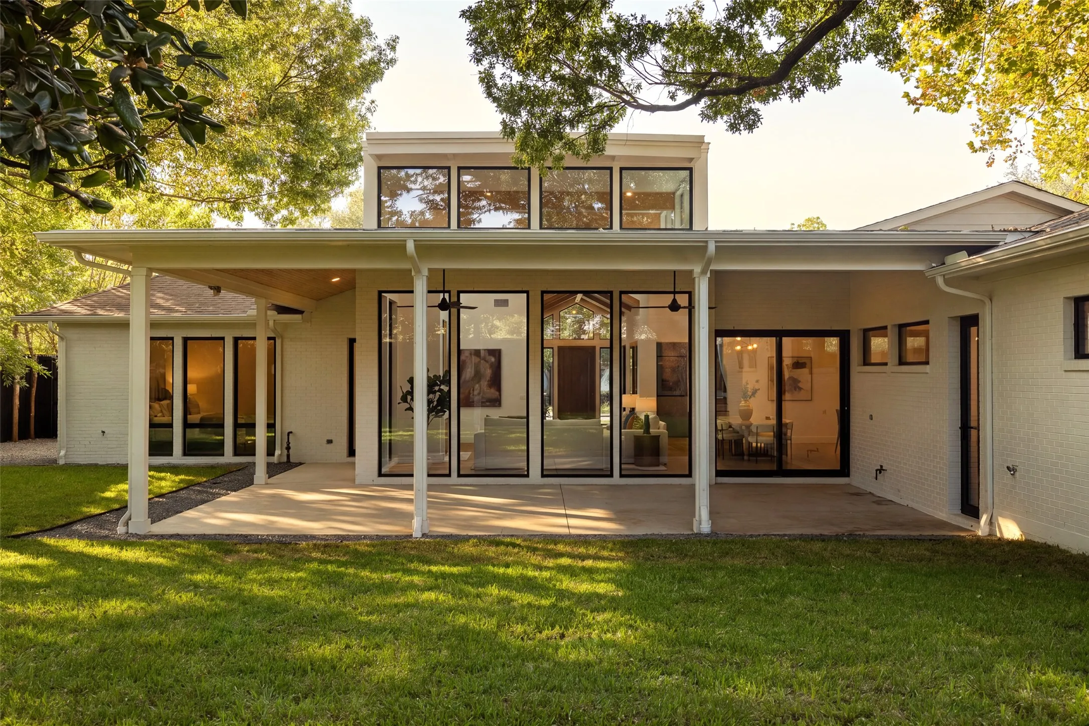 Single Family Residence For Sale in Dallas County , 3847 Shady Hill Drive, Dallas, Texas 75229, 4 Bedroom, 5 Bathroom, 2 Garage spaces, 4,235 Sqft, built in 1963, mls#21388708, Real Estate Agent in Dallas, Homes For Sale in Dallas county, Homes For Sale in Dallas, Realtor in Dallas Texas, Real Estate Brokerage Independent Realty Texas, Luminita Cordes Realtor