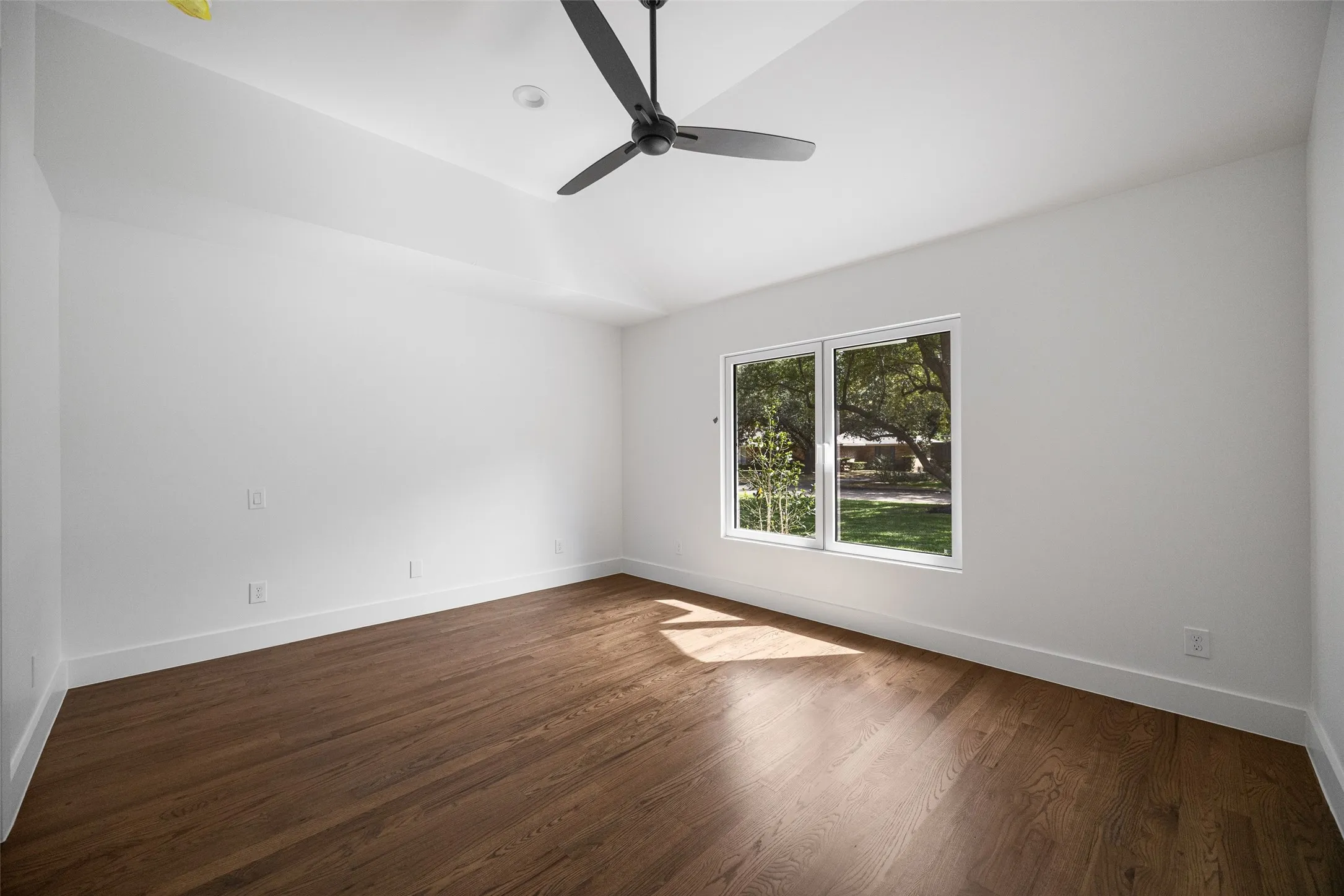 Single Family Residence For Sale in Dallas County , 3847 Shady Hill Drive, Dallas, Texas 75229, 4 Bedroom, 5 Bathroom, 2 Garage spaces, 4,235 Sqft, built in 1963, mls#21388708, Real Estate Agent in Dallas, Homes For Sale in Dallas county, Homes For Sale in Dallas, Realtor in Dallas Texas, Real Estate Brokerage Independent Realty Texas, Luminita Cordes Realtor