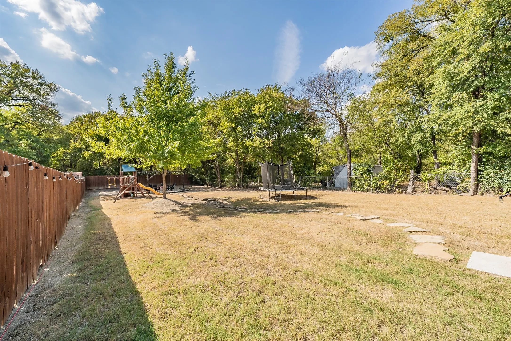 Single Family Residence For Sale in Dallas County , 129 Morris Street, De Soto, Texas 75115, 3 Bedroom, 2 Bathroom, 2 Garage spaces, 1,487 Sqft, built in 2019, mls#21398499, Real Estate Agent in De Soto, Homes For Sale in Dallas county, Homes For Sale in De Soto, Realtor in De Soto Texas, Real Estate Brokerage Independent Realty Texas, Luminita Cordes Realtor