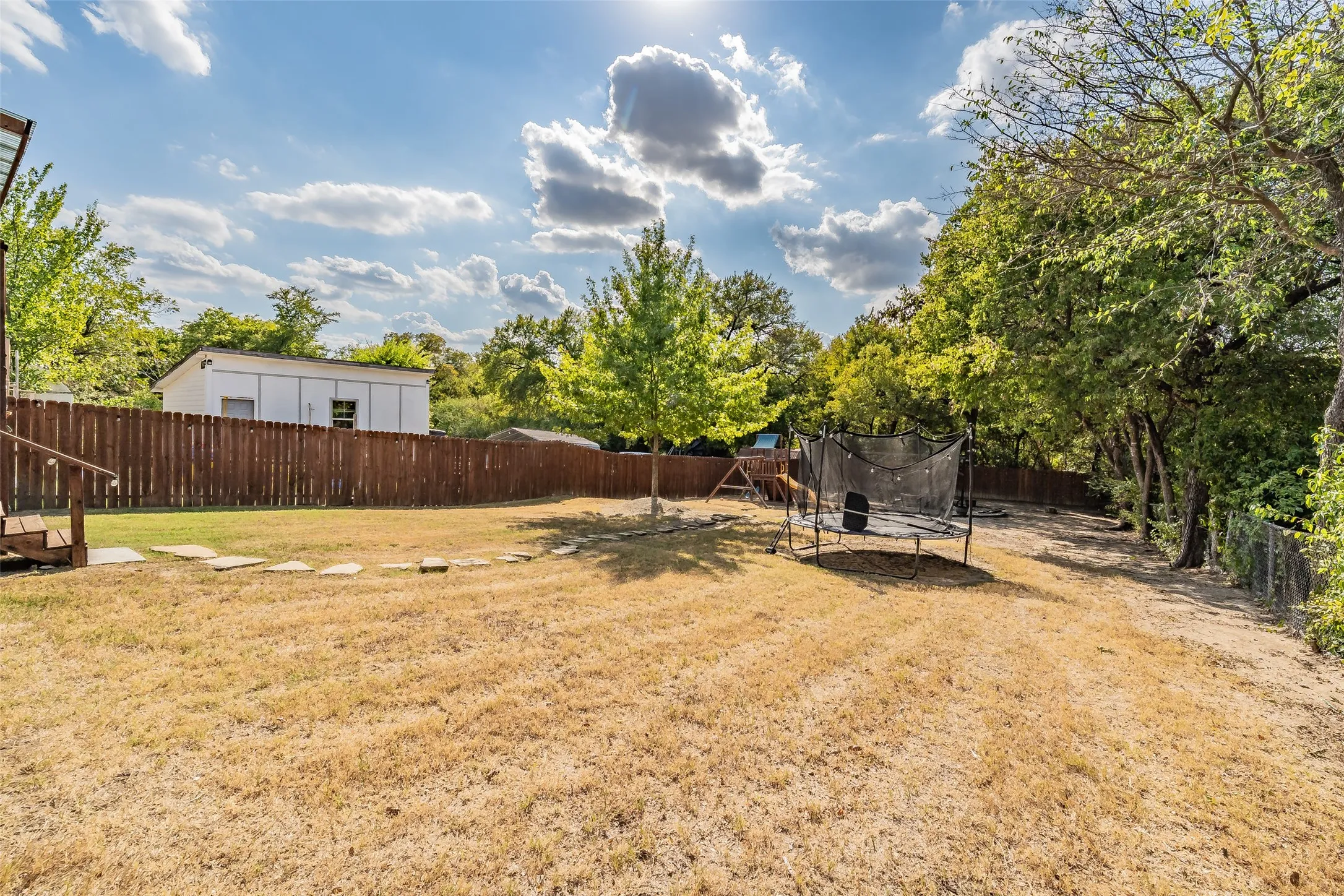Single Family Residence For Sale in Dallas County , 129 Morris Street, De Soto, Texas 75115, 3 Bedroom, 2 Bathroom, 2 Garage spaces, 1,487 Sqft, built in 2019, mls#21398499, Real Estate Agent in De Soto, Homes For Sale in Dallas county, Homes For Sale in De Soto, Realtor in De Soto Texas, Real Estate Brokerage Independent Realty Texas, Luminita Cordes Realtor