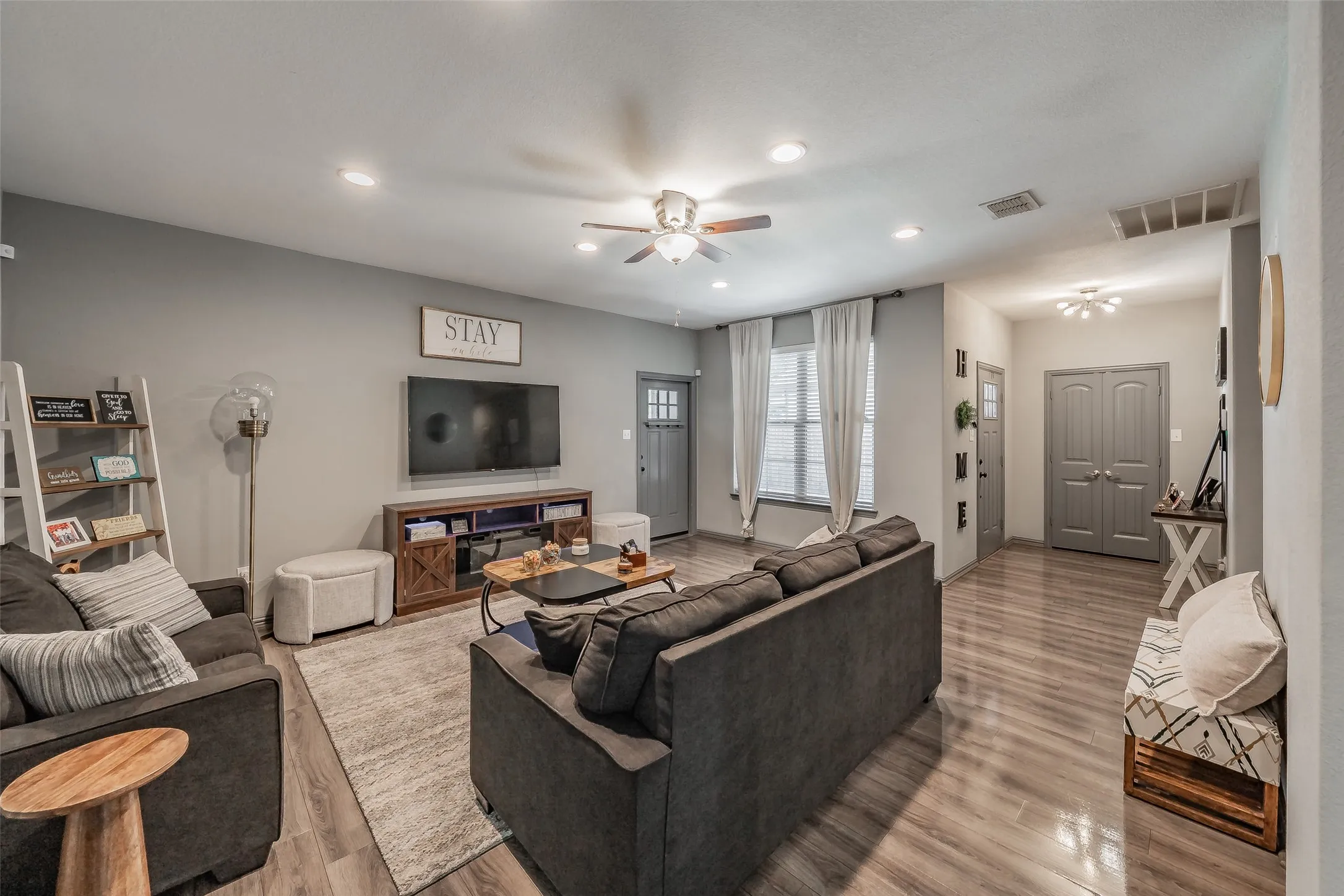 Single Family Residence For Sale in Dallas County , 129 Morris Street, De Soto, Texas 75115, 3 Bedroom, 2 Bathroom, 2 Garage spaces, 1,487 Sqft, built in 2019, mls#21398499, Real Estate Agent in De Soto, Homes For Sale in Dallas county, Homes For Sale in De Soto, Realtor in De Soto Texas, Real Estate Brokerage Independent Realty Texas, Luminita Cordes Realtor