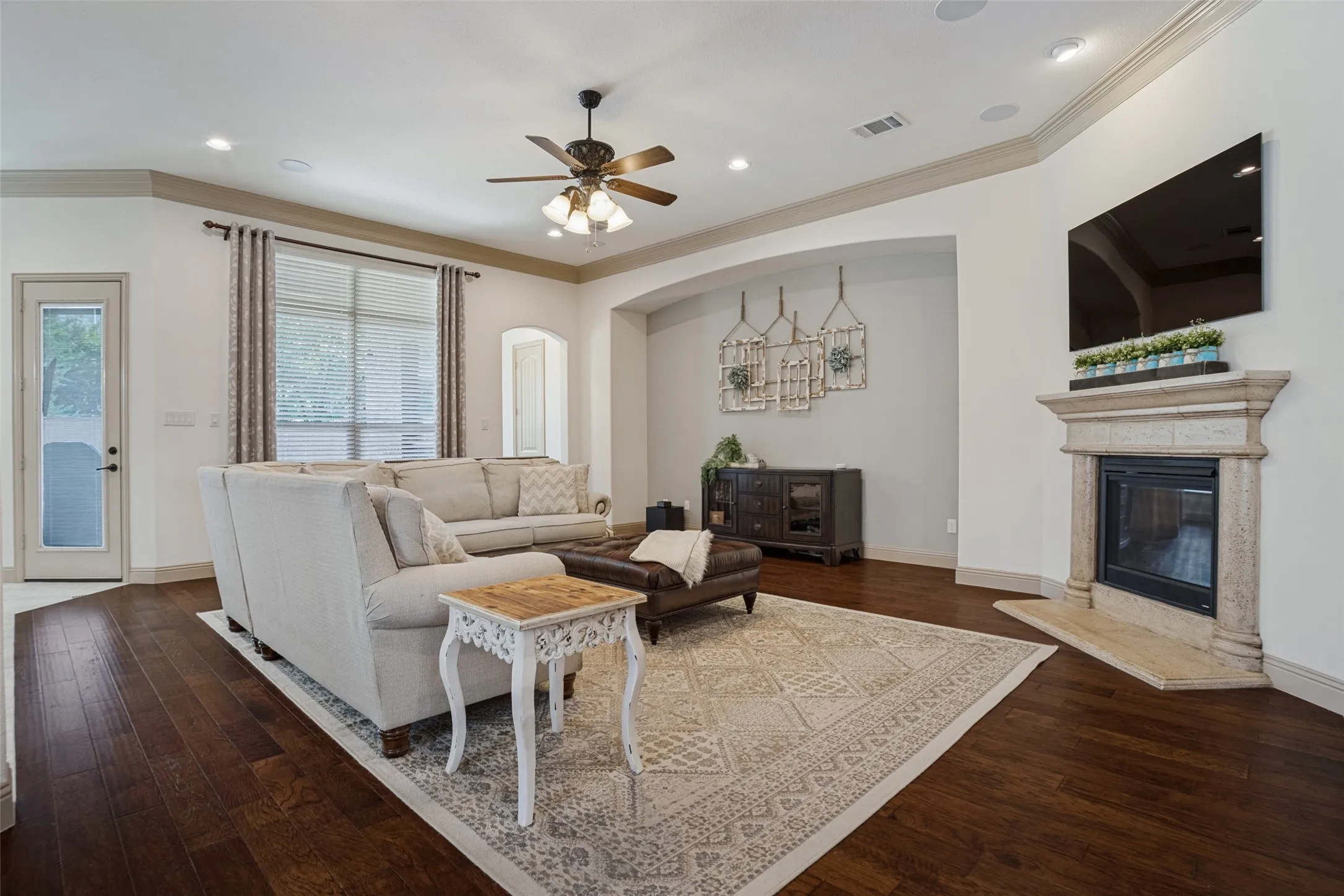 Single Family Residence For Sale in Collin County , 321 Berkshire Court, Prosper, Texas 75078, 3 Bedroom, 3 Bathroom, 3 Garage spaces, 2,671 Sqft, built in 2016, mls#21398549, Real Estate Agent in Prosper, Homes For Sale in Collin county, Homes For Sale in Prosper, Realtor in Prosper Texas, Real Estate Brokerage Independent Realty Texas, Luminita Cordes Realtor