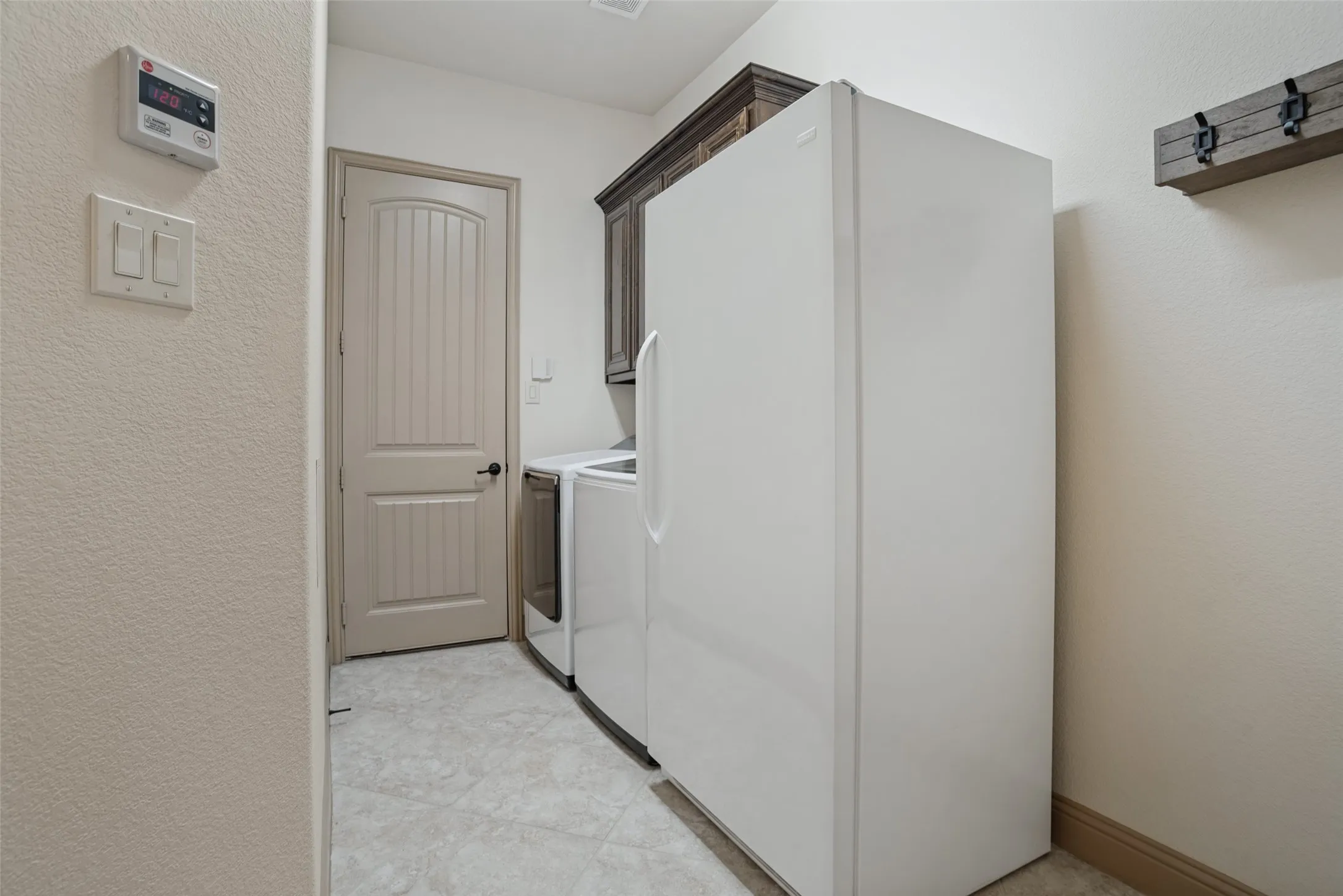 Single Family Residence For Sale in Collin County , 321 Berkshire Court, Prosper, Texas 75078, 3 Bedroom, 3 Bathroom, 3 Garage spaces, 2,671 Sqft, built in 2016, mls#21398549, Real Estate Agent in Prosper, Homes For Sale in Collin county, Homes For Sale in Prosper, Realtor in Prosper Texas, Real Estate Brokerage Independent Realty Texas, Luminita Cordes Realtor