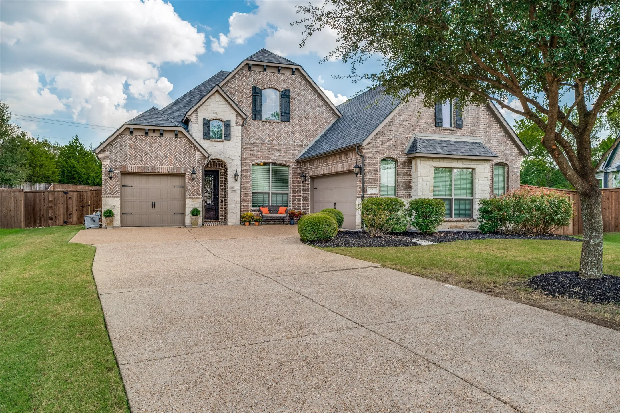 Single Family Residence For Sale in Collin County , 321 Berkshire Court, Prosper, Texas 75078, 3 Bedroom, 3 Bathroom, 3 Garage spaces, 2,671 Sqft, built in 2016, mls#21398549, Real Estate Agent in Prosper, Homes For Sale in Collin county, Homes For Sale in Prosper, Realtor in Prosper Texas, Real Estate Brokerage Independent Realty Texas, Luminita Cordes Realtor
