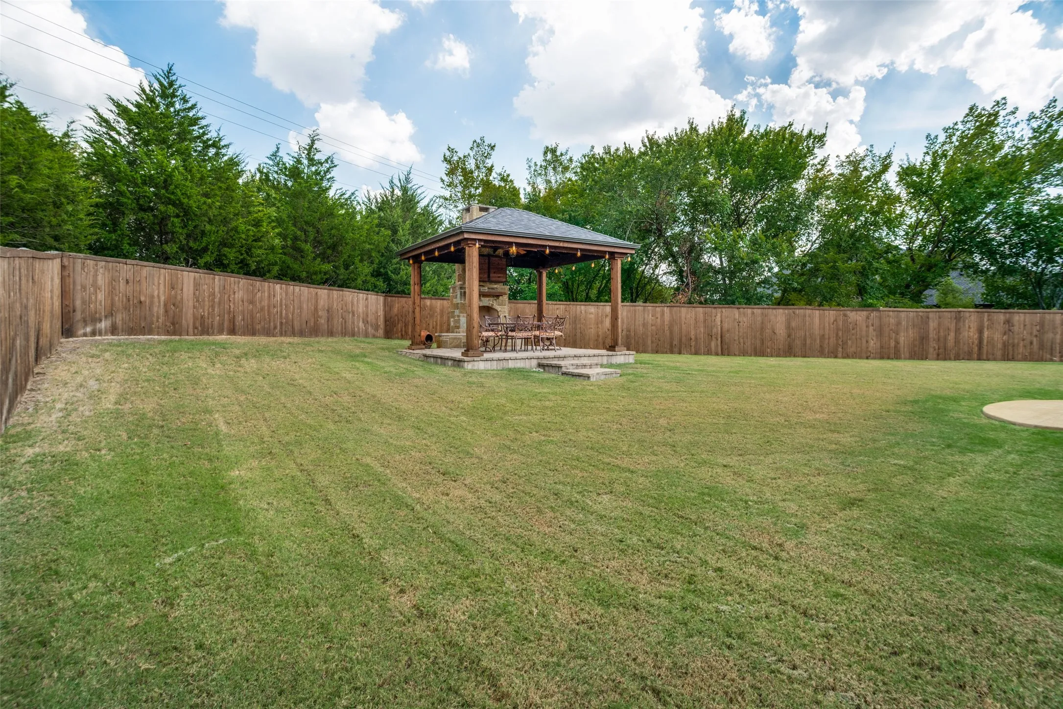 Single Family Residence For Sale in Collin County , 321 Berkshire Court, Prosper, Texas 75078, 3 Bedroom, 3 Bathroom, 3 Garage spaces, 2,671 Sqft, built in 2016, mls#21398549, Real Estate Agent in Prosper, Homes For Sale in Collin county, Homes For Sale in Prosper, Realtor in Prosper Texas, Real Estate Brokerage Independent Realty Texas, Luminita Cordes Realtor