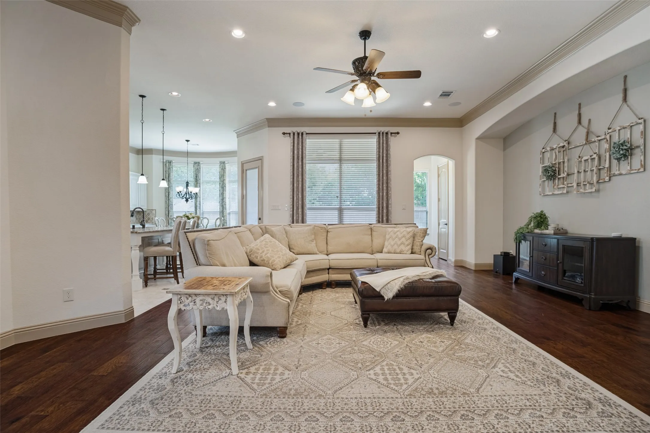 Single Family Residence For Sale in Collin County , 321 Berkshire Court, Prosper, Texas 75078, 3 Bedroom, 3 Bathroom, 3 Garage spaces, 2,671 Sqft, built in 2016, mls#21398549, Real Estate Agent in Prosper, Homes For Sale in Collin county, Homes For Sale in Prosper, Realtor in Prosper Texas, Real Estate Brokerage Independent Realty Texas, Luminita Cordes Realtor