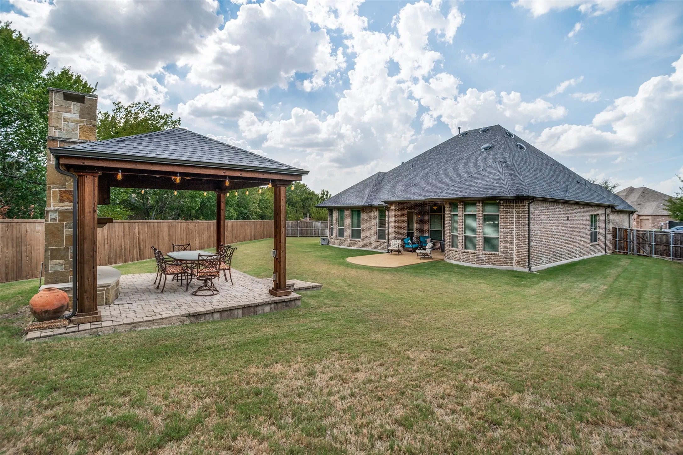 Single Family Residence For Sale in Collin County , 321 Berkshire Court, Prosper, Texas 75078, 3 Bedroom, 3 Bathroom, 3 Garage spaces, 2,671 Sqft, built in 2016, mls#21398549, Real Estate Agent in Prosper, Homes For Sale in Collin county, Homes For Sale in Prosper, Realtor in Prosper Texas, Real Estate Brokerage Independent Realty Texas, Luminita Cordes Realtor