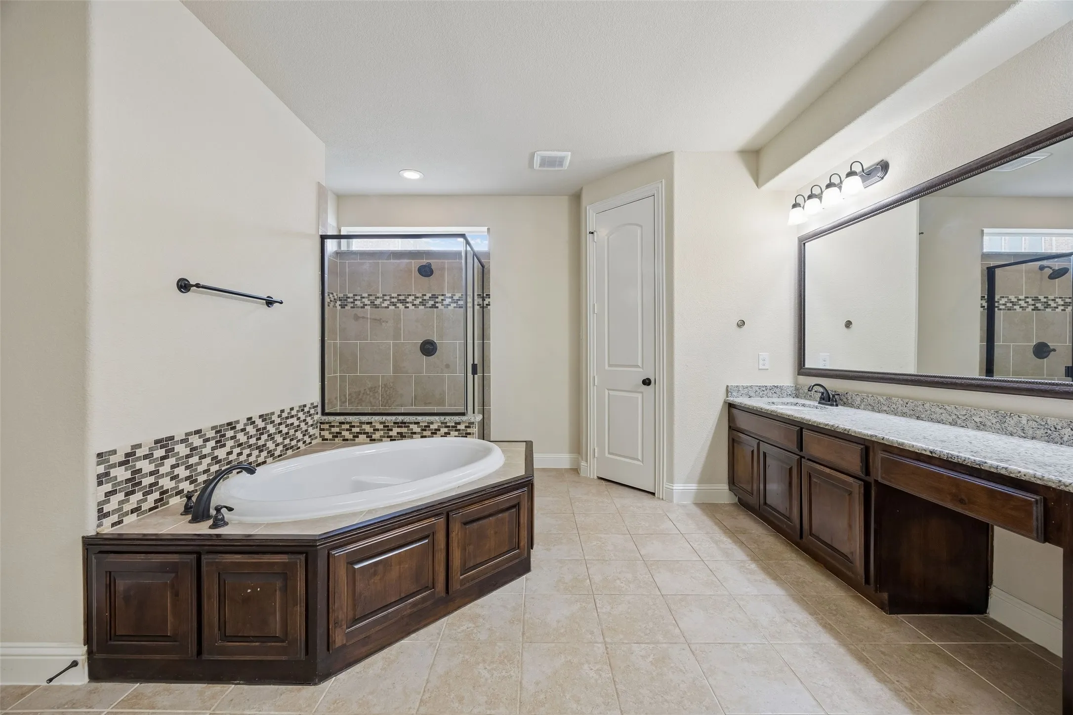 Single Family Residence For Sale in Collin County , 3537 Acropolis Way, Plano, Texas 75074, 6 Bedroom, 5 Bathroom, 2 Garage spaces, 4,169 Sqft, built in 2015, mls#21398561, Real Estate Agent in Plano, Homes For Sale in Collin county, Homes For Sale in Plano, Realtor in Plano Texas, Real Estate Brokerage Independent Realty Texas, Luminita Cordes Realtor
