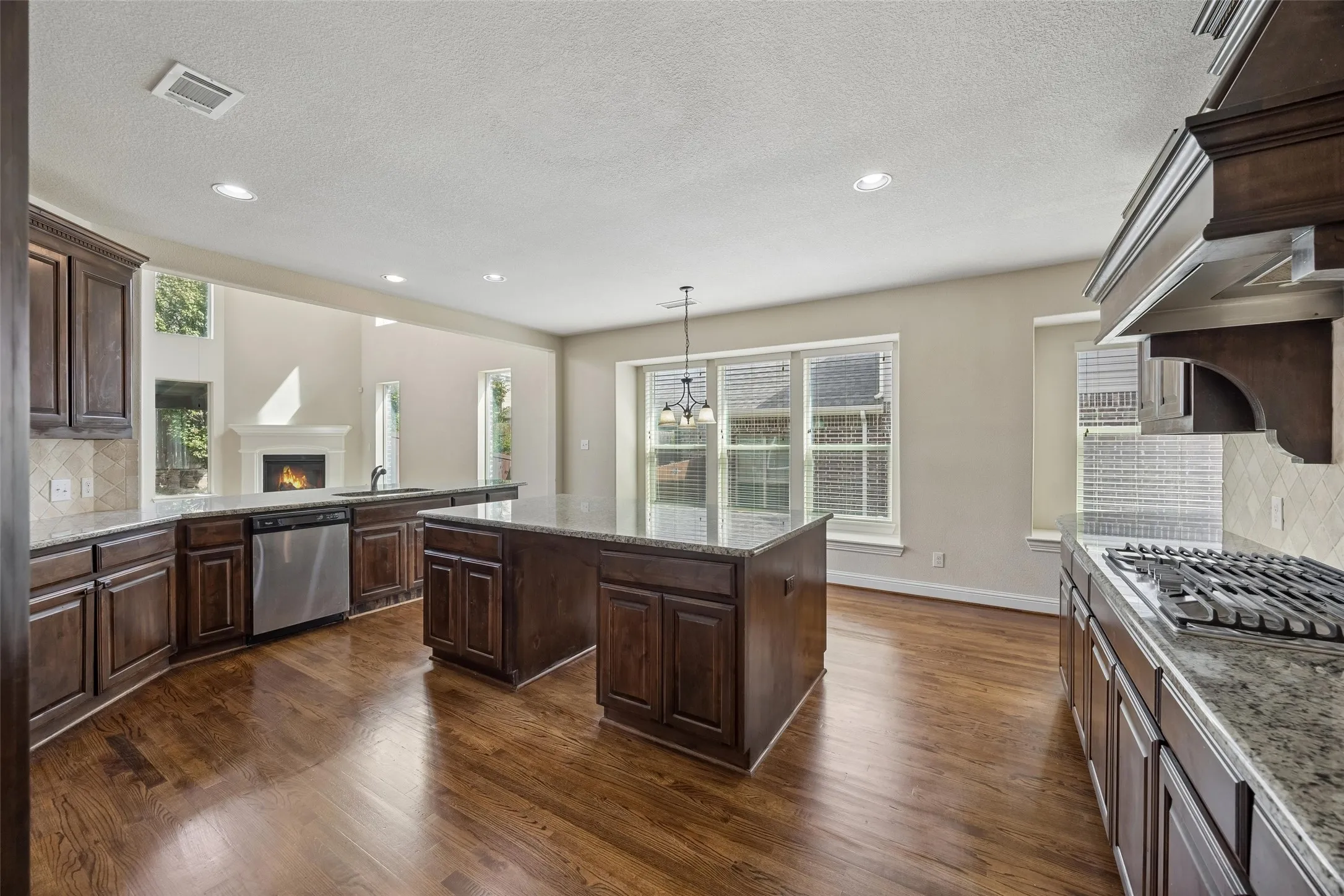 Single Family Residence For Sale in Collin County , 3537 Acropolis Way, Plano, Texas 75074, 6 Bedroom, 5 Bathroom, 2 Garage spaces, 4,169 Sqft, built in 2015, mls#21398561, Real Estate Agent in Plano, Homes For Sale in Collin county, Homes For Sale in Plano, Realtor in Plano Texas, Real Estate Brokerage Independent Realty Texas, Luminita Cordes Realtor