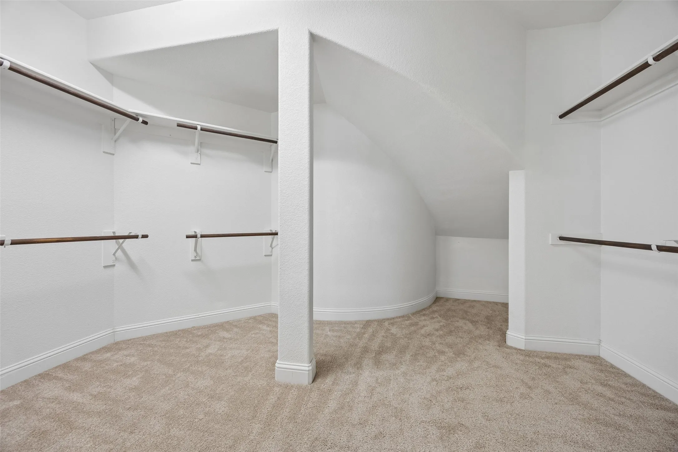 Single Family Residence For Sale in Collin County , 3537 Acropolis Way, Plano, Texas 75074, 6 Bedroom, 5 Bathroom, 2 Garage spaces, 4,169 Sqft, built in 2015, mls#21398561, Real Estate Agent in Plano, Homes For Sale in Collin county, Homes For Sale in Plano, Realtor in Plano Texas, Real Estate Brokerage Independent Realty Texas, Luminita Cordes Realtor