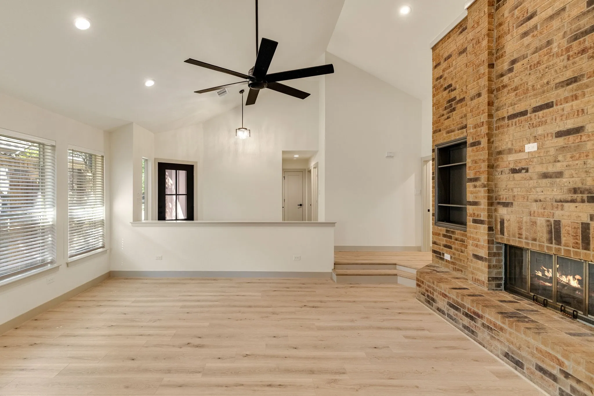 Single Family Residence For Rent in Dallas County , 16726 Cleary Circle, Dallas, Texas 75248, 3 Bedroom, 2 Bathroom, 2 Garage spaces, 1,925 Sqft, built in 1983, mls#21398632, Real Estate Agent in Dallas, Homes For Rent in Dallas county, Homes For Rent in Dallas, Realtor in Dallas Texas, Real Estate Brokerage Independent Realty Texas, Luminita Cordes Realtor