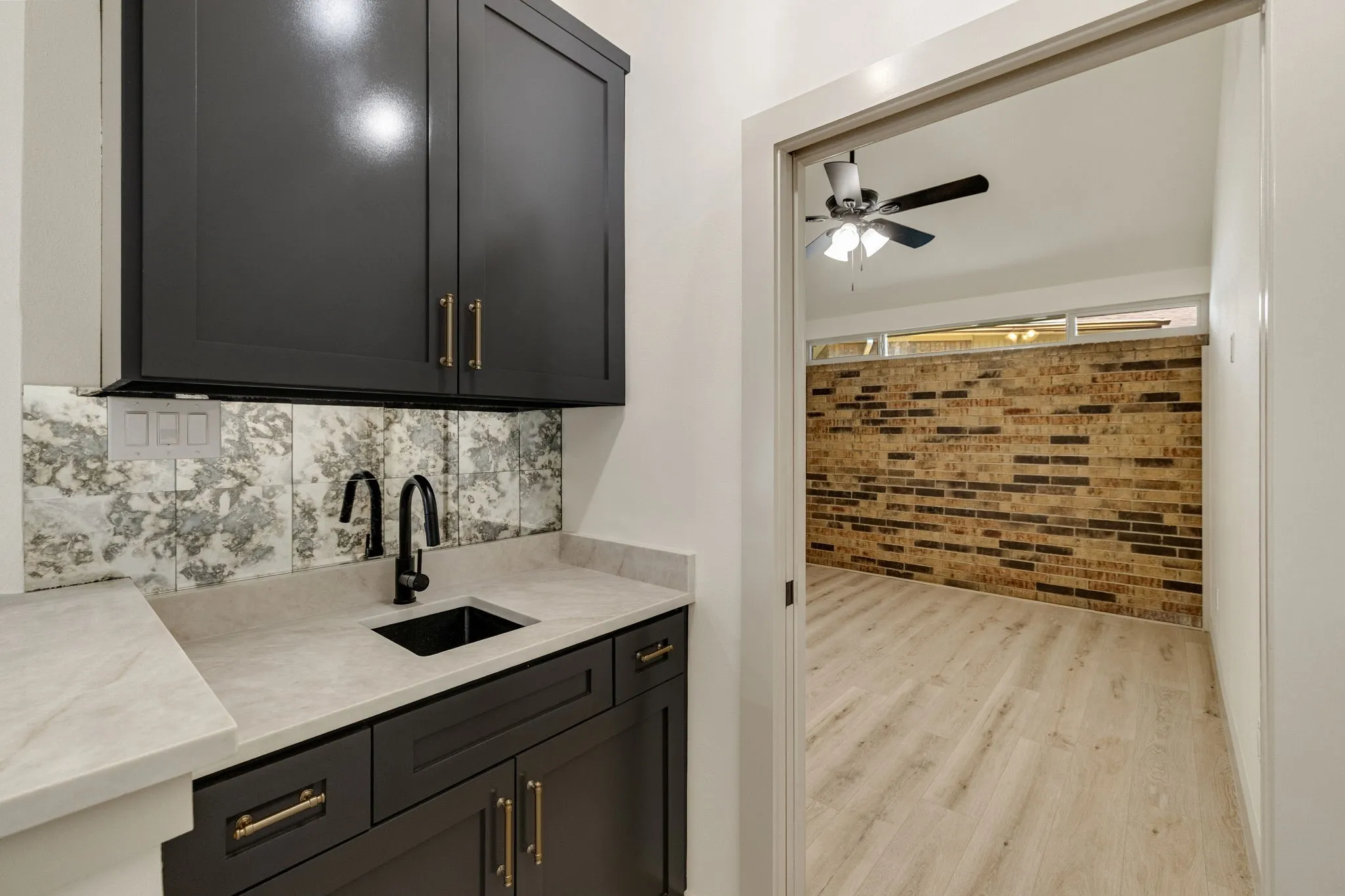 Single Family Residence For Rent in Dallas County , 16726 Cleary Circle, Dallas, Texas 75248, 3 Bedroom, 2 Bathroom, 2 Garage spaces, 1,925 Sqft, built in 1983, mls#21398632, Real Estate Agent in Dallas, Homes For Rent in Dallas county, Homes For Rent in Dallas, Realtor in Dallas Texas, Real Estate Brokerage Independent Realty Texas, Luminita Cordes Realtor