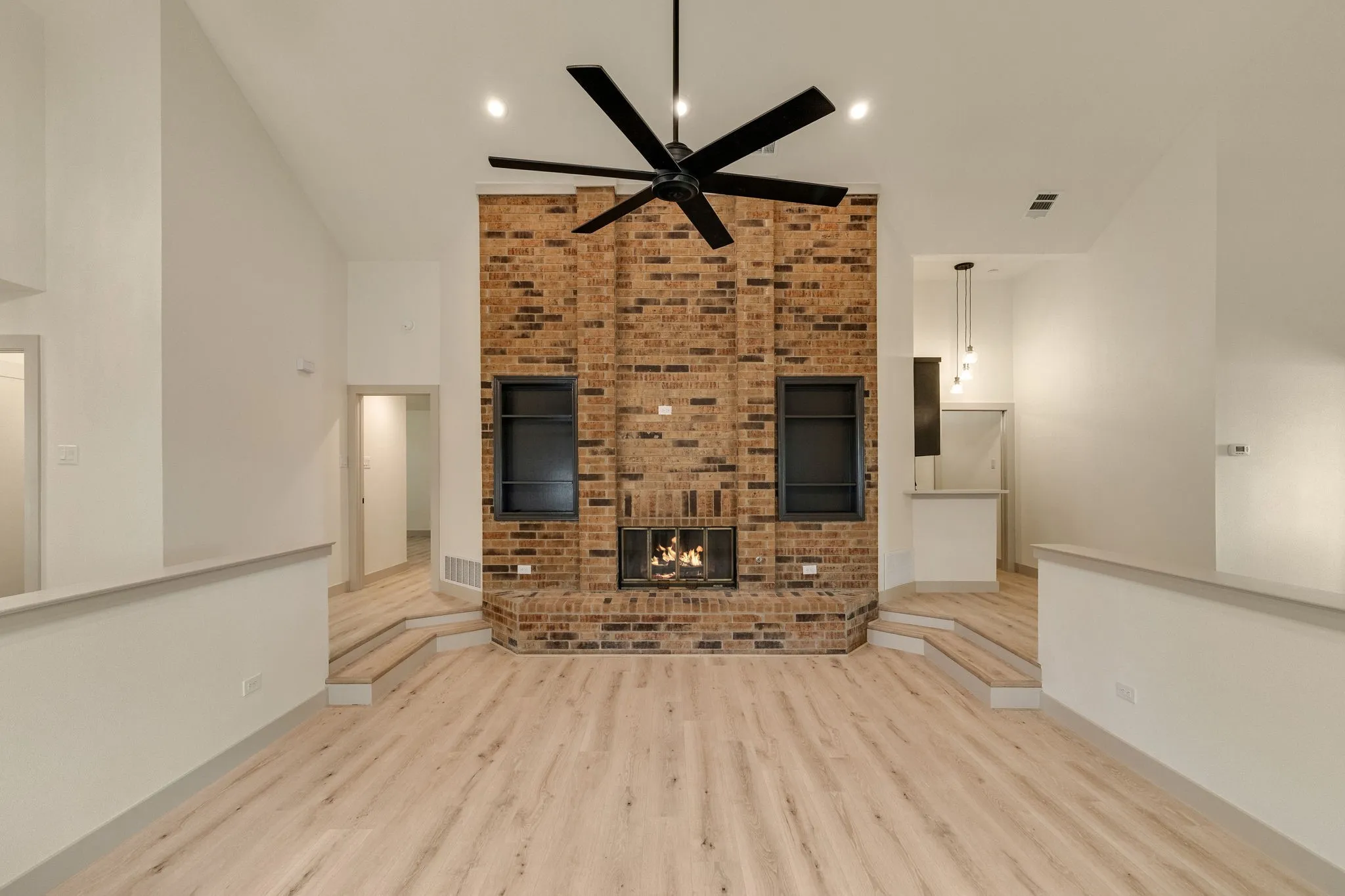 Single Family Residence For Rent in Dallas County , 16726 Cleary Circle, Dallas, Texas 75248, 3 Bedroom, 2 Bathroom, 2 Garage spaces, 1,925 Sqft, built in 1983, mls#21398632, Real Estate Agent in Dallas, Homes For Rent in Dallas county, Homes For Rent in Dallas, Realtor in Dallas Texas, Real Estate Brokerage Independent Realty Texas, Luminita Cordes Realtor