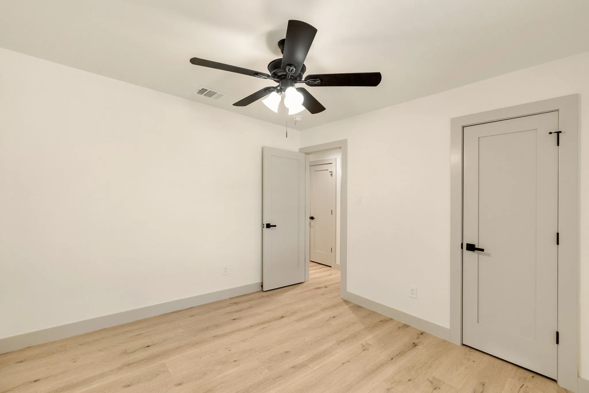 Single Family Residence For Rent in Dallas County , 16726 Cleary Circle, Dallas, Texas 75248, 3 Bedroom, 2 Bathroom, 2 Garage spaces, 1,925 Sqft, built in 1983, mls#21398632, Real Estate Agent in Dallas, Homes For Rent in Dallas county, Homes For Rent in Dallas, Realtor in Dallas Texas, Real Estate Brokerage Independent Realty Texas, Luminita Cordes Realtor
