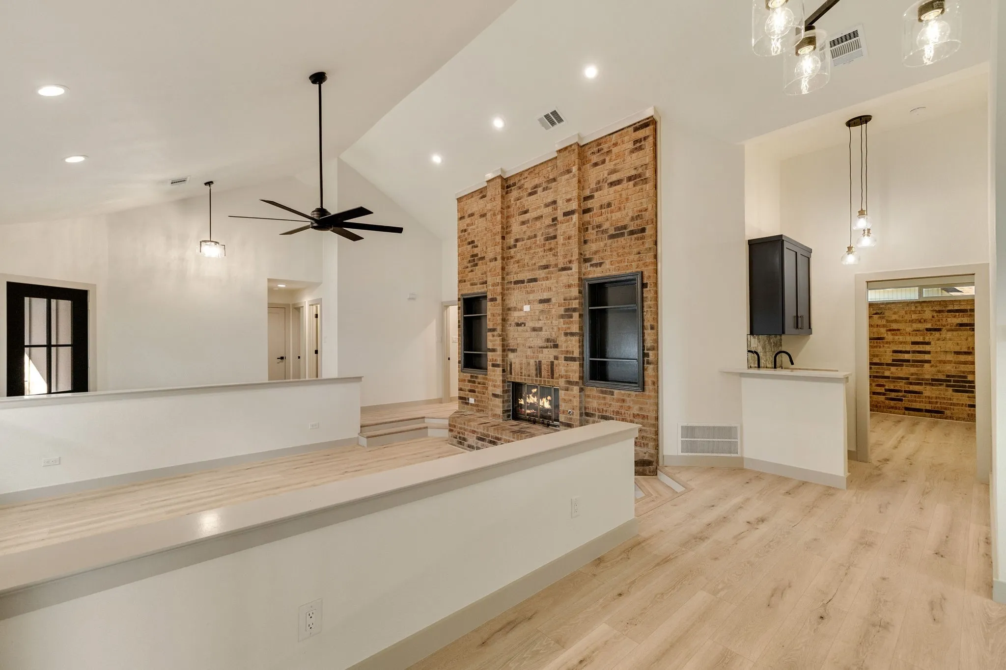 Single Family Residence For Rent in Dallas County , 16726 Cleary Circle, Dallas, Texas 75248, 3 Bedroom, 2 Bathroom, 2 Garage spaces, 1,925 Sqft, built in 1983, mls#21398632, Real Estate Agent in Dallas, Homes For Rent in Dallas county, Homes For Rent in Dallas, Realtor in Dallas Texas, Real Estate Brokerage Independent Realty Texas, Luminita Cordes Realtor
