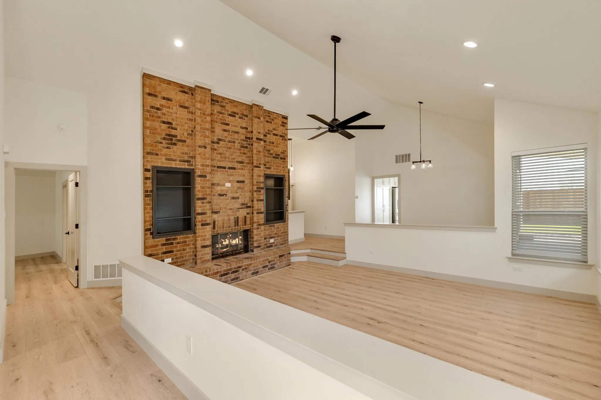 Single Family Residence For Rent in Dallas County , 16726 Cleary Circle, Dallas, Texas 75248, 3 Bedroom, 2 Bathroom, 2 Garage spaces, 1,925 Sqft, built in 1983, mls#21398632, Real Estate Agent in Dallas, Homes For Rent in Dallas county, Homes For Rent in Dallas, Realtor in Dallas Texas, Real Estate Brokerage Independent Realty Texas, Luminita Cordes Realtor
