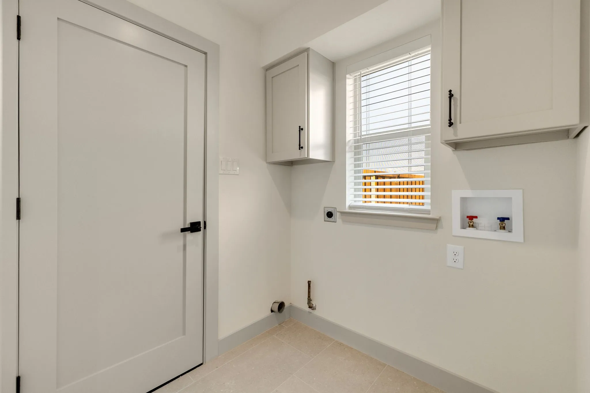 Single Family Residence For Rent in Dallas County , 16726 Cleary Circle, Dallas, Texas 75248, 3 Bedroom, 2 Bathroom, 2 Garage spaces, 1,925 Sqft, built in 1983, mls#21398632, Real Estate Agent in Dallas, Homes For Rent in Dallas county, Homes For Rent in Dallas, Realtor in Dallas Texas, Real Estate Brokerage Independent Realty Texas, Luminita Cordes Realtor