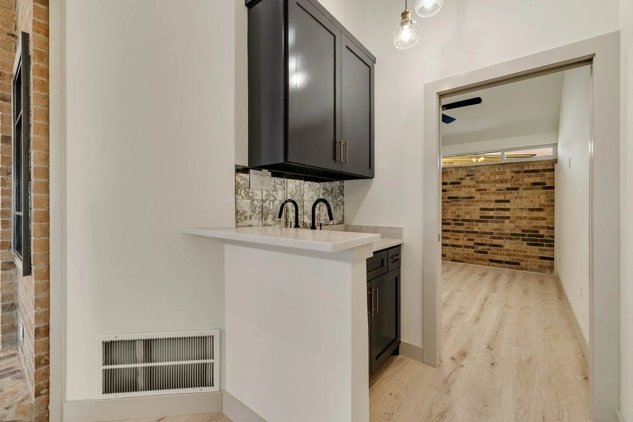 Single Family Residence For Rent in Dallas County , 16726 Cleary Circle, Dallas, Texas 75248, 3 Bedroom, 2 Bathroom, 2 Garage spaces, 1,925 Sqft, built in 1983, mls#21398632, Real Estate Agent in Dallas, Homes For Rent in Dallas county, Homes For Rent in Dallas, Realtor in Dallas Texas, Real Estate Brokerage Independent Realty Texas, Luminita Cordes Realtor