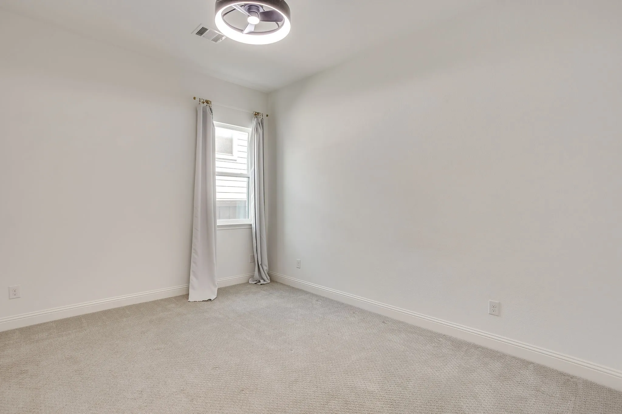 Single Family Residence For Rent in Parker County , 1800 Narita Bend, Fort Worth, Texas 76008, 3 Bedroom, 2 Bathroom, 2 Garage spaces, 2,280 Sqft, built in 2020, mls#21398185, Real Estate Agent in Fort Worth, Homes For Rent in Parker county, Homes For Rent in Fort Worth, Realtor in Fort Worth Texas, Real Estate Brokerage Independent Realty Texas, Luminita Cordes Realtor