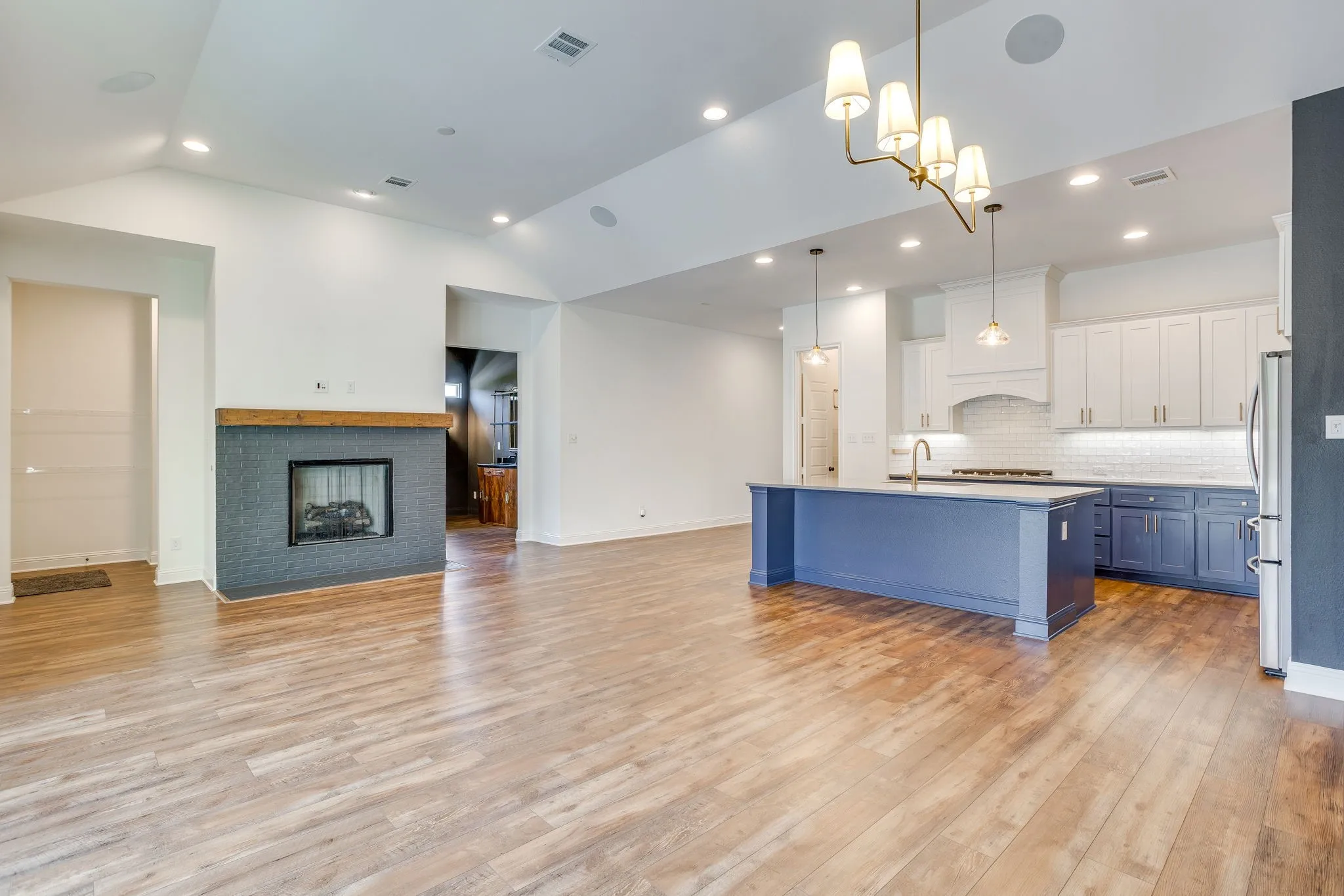 Single Family Residence For Rent in Parker County , 1800 Narita Bend, Fort Worth, Texas 76008, 3 Bedroom, 2 Bathroom, 2 Garage spaces, 2,280 Sqft, built in 2020, mls#21398185, Real Estate Agent in Fort Worth, Homes For Rent in Parker county, Homes For Rent in Fort Worth, Realtor in Fort Worth Texas, Real Estate Brokerage Independent Realty Texas, Luminita Cordes Realtor