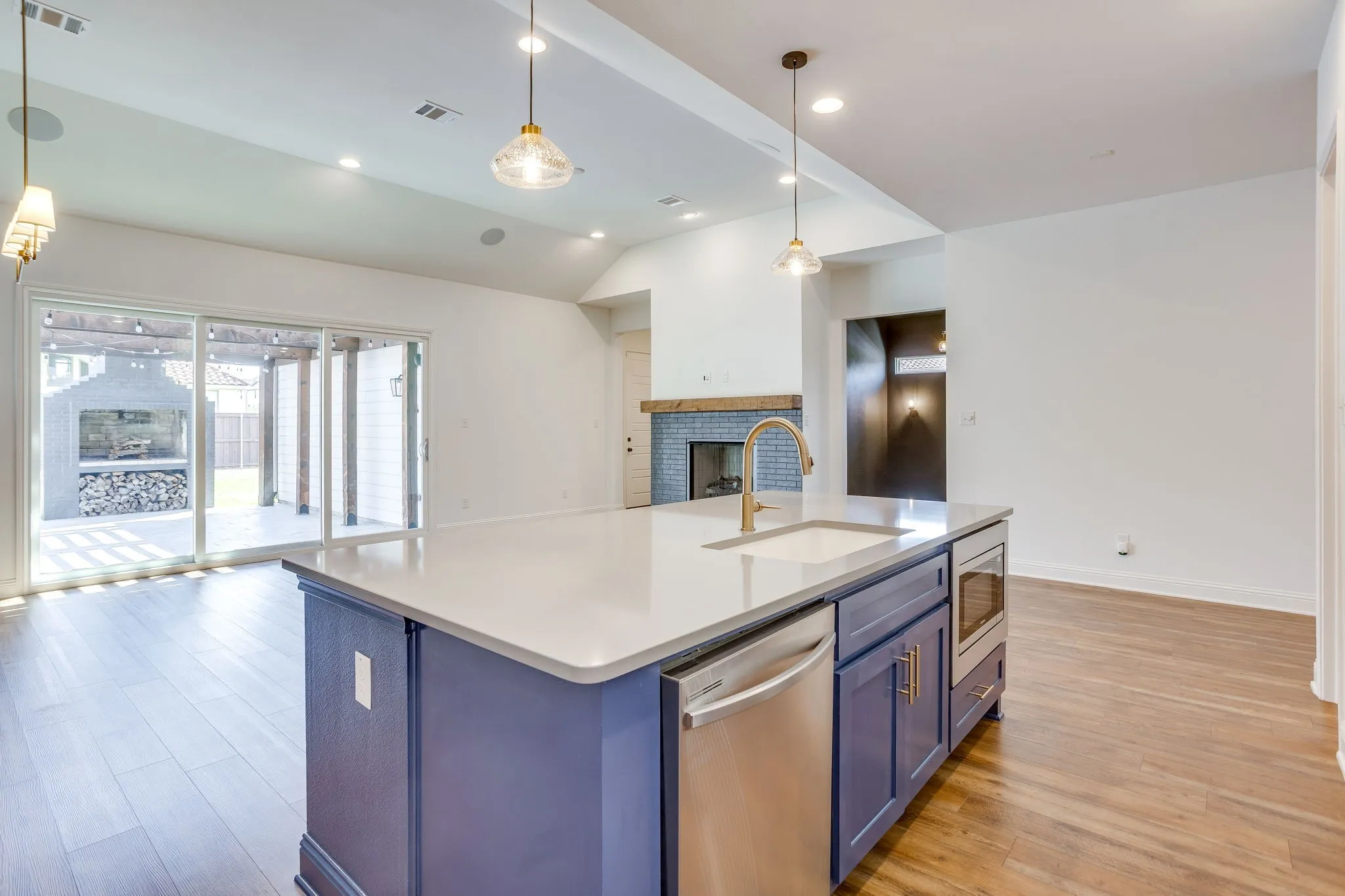 Single Family Residence For Rent in Parker County , 1800 Narita Bend, Fort Worth, Texas 76008, 3 Bedroom, 2 Bathroom, 2 Garage spaces, 2,280 Sqft, built in 2020, mls#21398185, Real Estate Agent in Fort Worth, Homes For Rent in Parker county, Homes For Rent in Fort Worth, Realtor in Fort Worth Texas, Real Estate Brokerage Independent Realty Texas, Luminita Cordes Realtor
