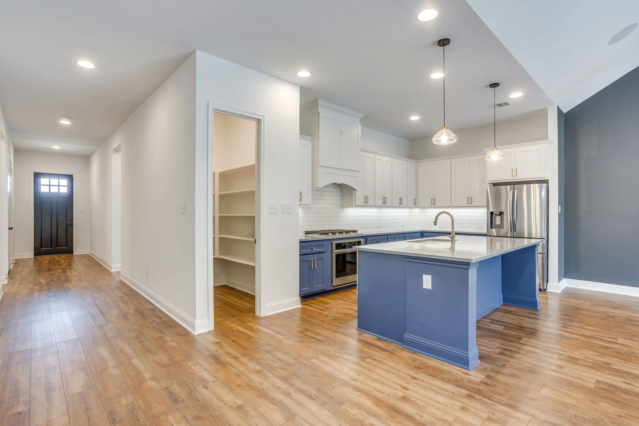 Single Family Residence For Rent in Parker County , 1800 Narita Bend, Fort Worth, Texas 76008, 3 Bedroom, 2 Bathroom, 2 Garage spaces, 2,280 Sqft, built in 2020, mls#21398185, Real Estate Agent in Fort Worth, Homes For Rent in Parker county, Homes For Rent in Fort Worth, Realtor in Fort Worth Texas, Real Estate Brokerage Independent Realty Texas, Luminita Cordes Realtor