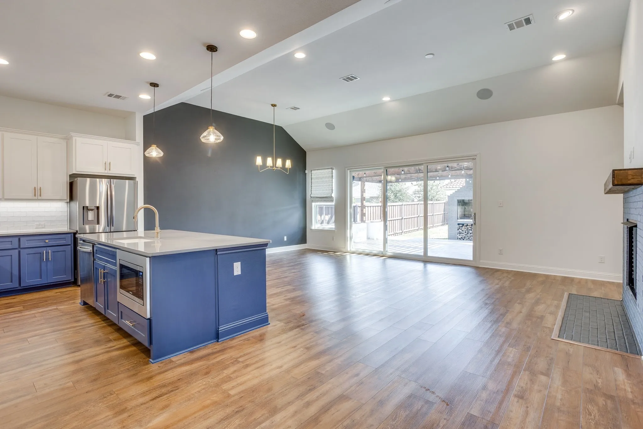 Single Family Residence For Rent in Parker County , 1800 Narita Bend, Fort Worth, Texas 76008, 3 Bedroom, 2 Bathroom, 2 Garage spaces, 2,280 Sqft, built in 2020, mls#21398185, Real Estate Agent in Fort Worth, Homes For Rent in Parker county, Homes For Rent in Fort Worth, Realtor in Fort Worth Texas, Real Estate Brokerage Independent Realty Texas, Luminita Cordes Realtor