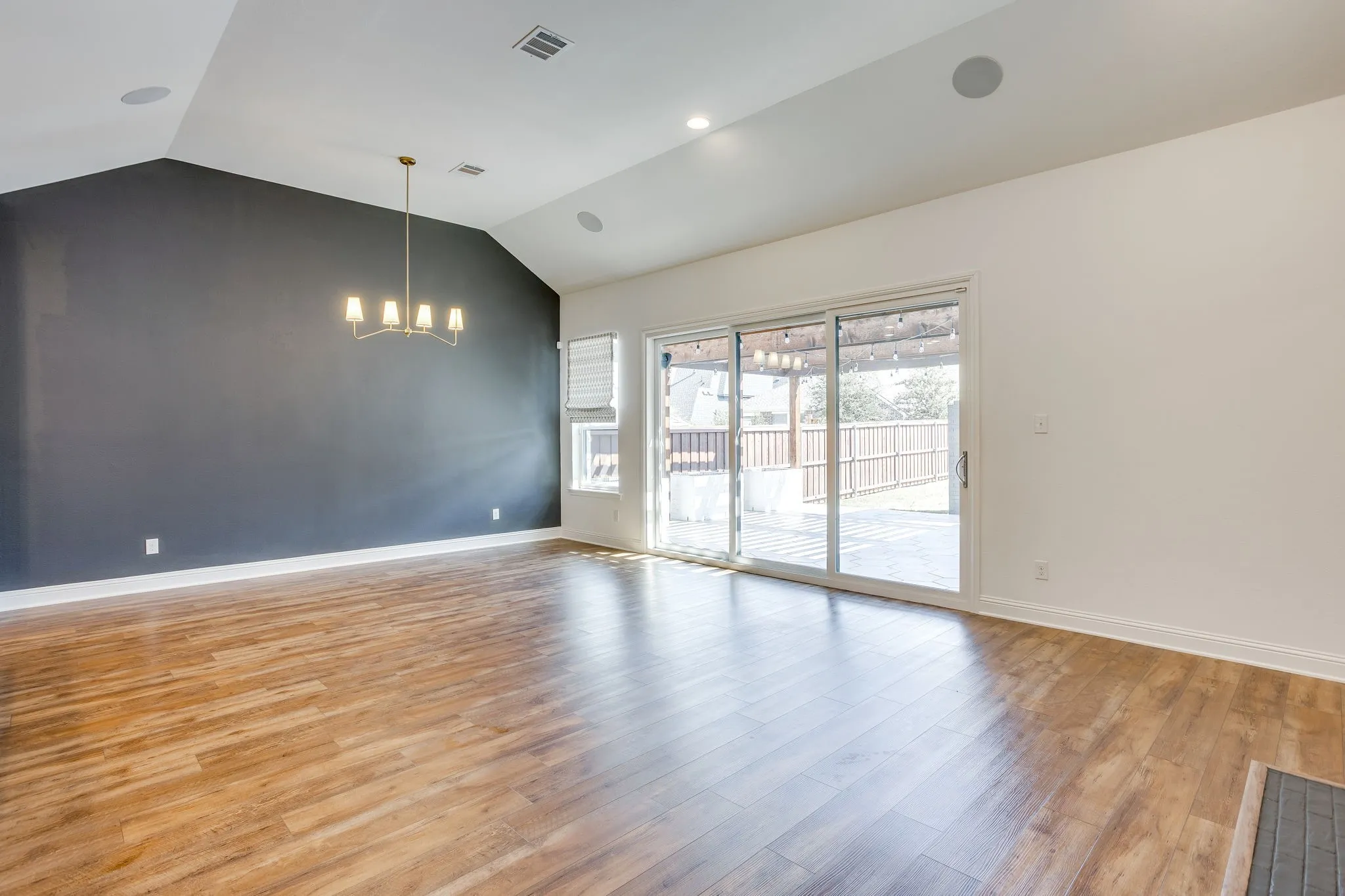 Single Family Residence For Rent in Parker County , 1800 Narita Bend, Fort Worth, Texas 76008, 3 Bedroom, 2 Bathroom, 2 Garage spaces, 2,280 Sqft, built in 2020, mls#21398185, Real Estate Agent in Fort Worth, Homes For Rent in Parker county, Homes For Rent in Fort Worth, Realtor in Fort Worth Texas, Real Estate Brokerage Independent Realty Texas, Luminita Cordes Realtor