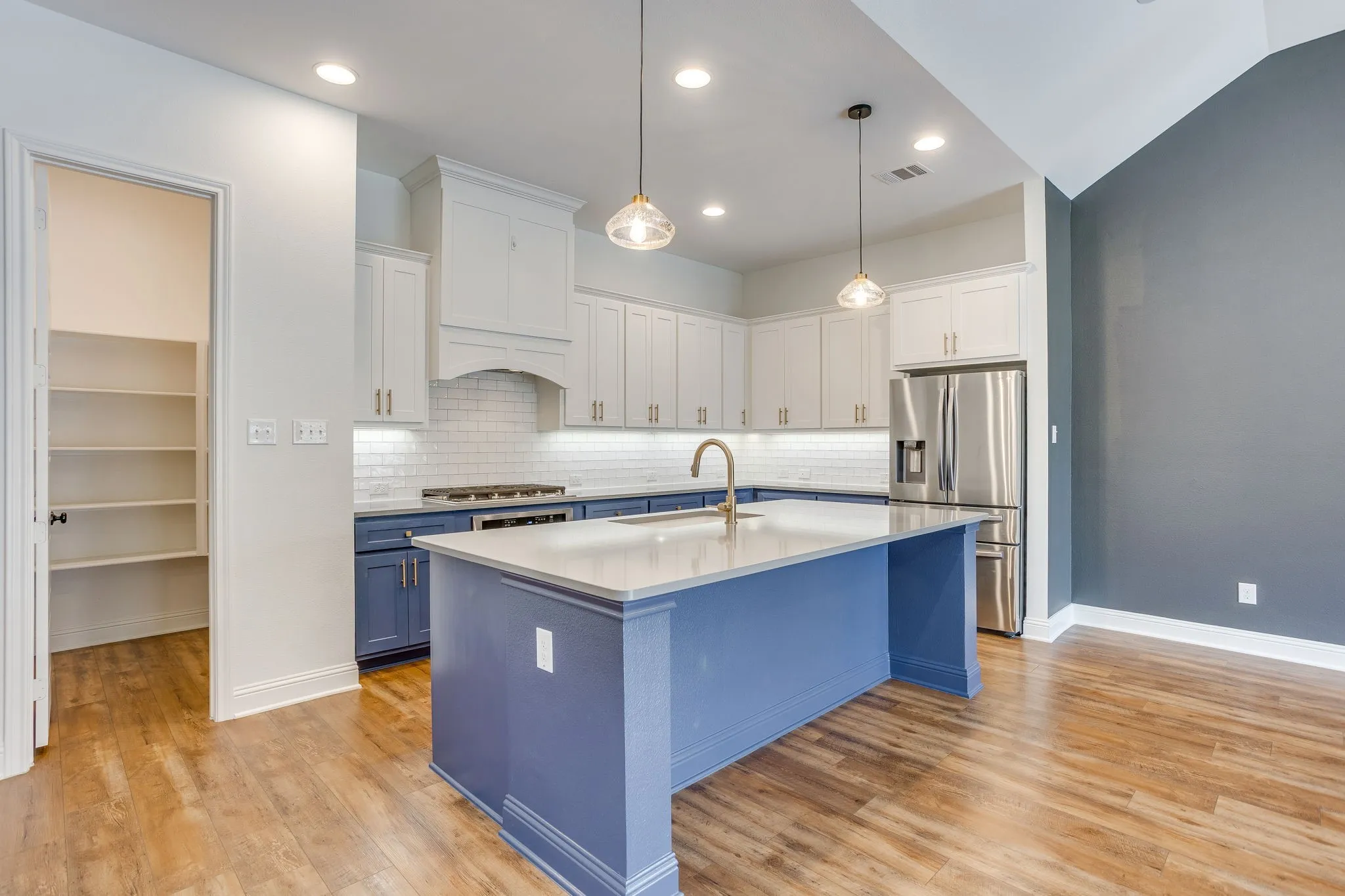 Single Family Residence For Rent in Parker County , 1800 Narita Bend, Fort Worth, Texas 76008, 3 Bedroom, 2 Bathroom, 2 Garage spaces, 2,280 Sqft, built in 2020, mls#21398185, Real Estate Agent in Fort Worth, Homes For Rent in Parker county, Homes For Rent in Fort Worth, Realtor in Fort Worth Texas, Real Estate Brokerage Independent Realty Texas, Luminita Cordes Realtor