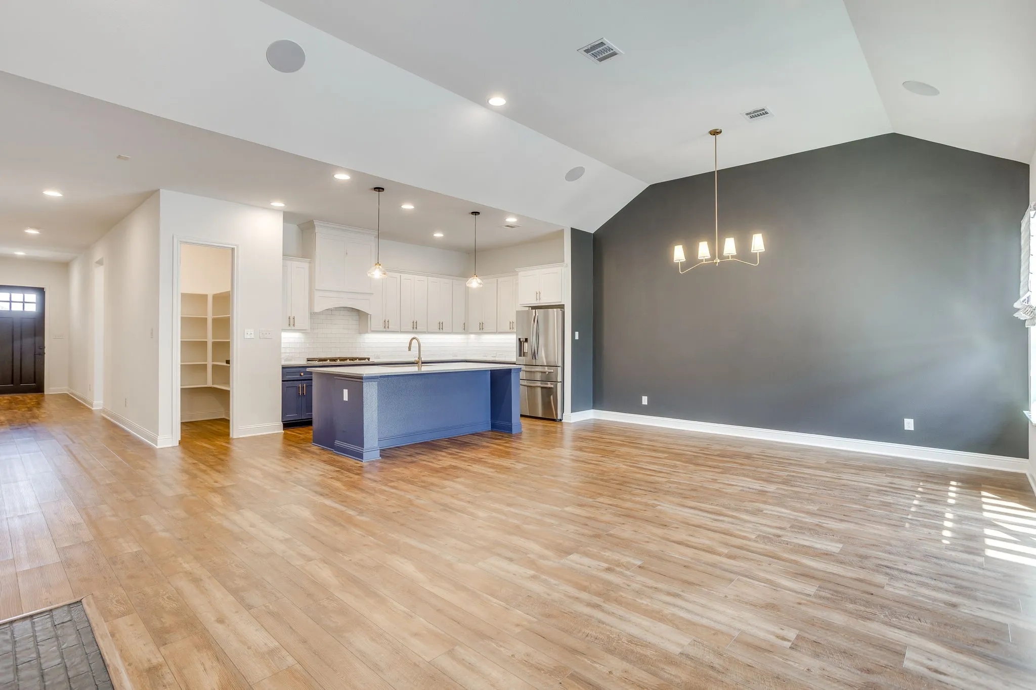 Single Family Residence For Rent in Parker County , 1800 Narita Bend, Fort Worth, Texas 76008, 3 Bedroom, 2 Bathroom, 2 Garage spaces, 2,280 Sqft, built in 2020, mls#21398185, Real Estate Agent in Fort Worth, Homes For Rent in Parker county, Homes For Rent in Fort Worth, Realtor in Fort Worth Texas, Real Estate Brokerage Independent Realty Texas, Luminita Cordes Realtor