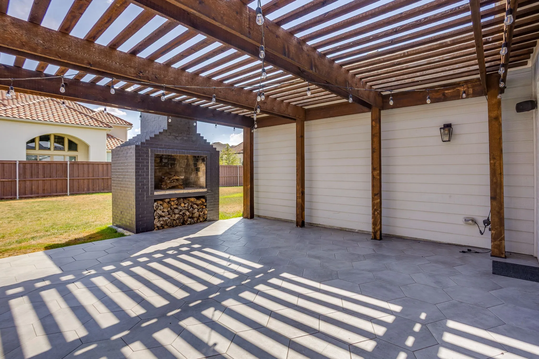 Single Family Residence For Rent in Parker County , 1800 Narita Bend, Fort Worth, Texas 76008, 3 Bedroom, 2 Bathroom, 2 Garage spaces, 2,280 Sqft, built in 2020, mls#21398185, Real Estate Agent in Fort Worth, Homes For Rent in Parker county, Homes For Rent in Fort Worth, Realtor in Fort Worth Texas, Real Estate Brokerage Independent Realty Texas, Luminita Cordes Realtor