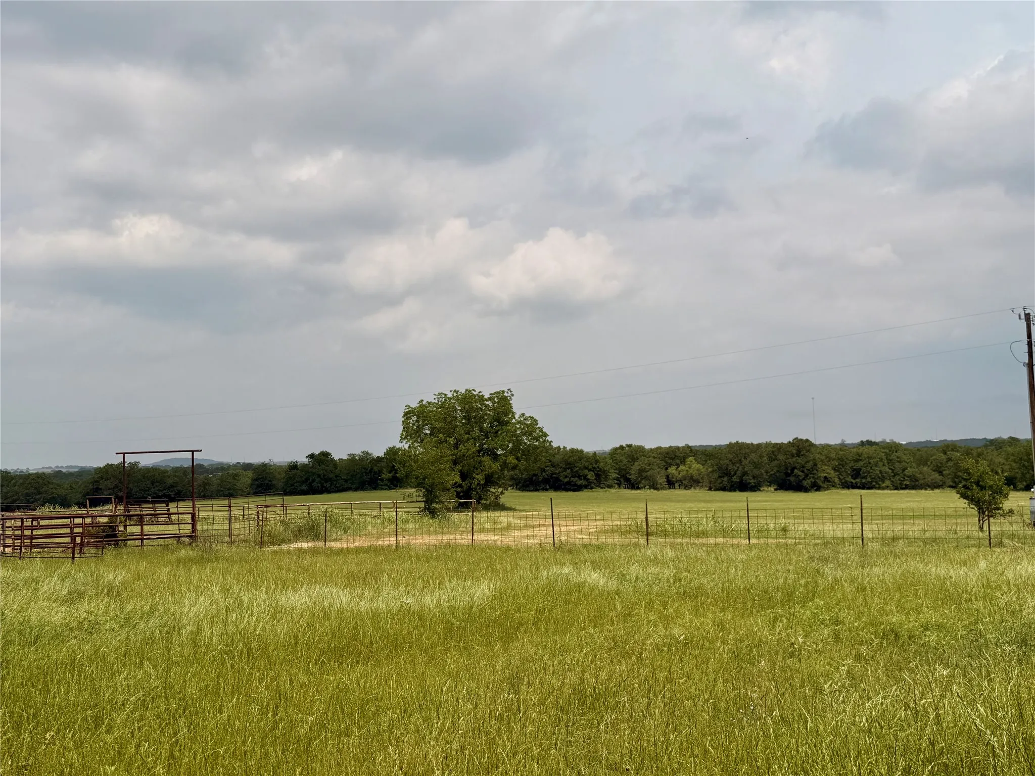 Farm For Sale in Montague County , 2886 TX-59 Highway S, Bowie, Texas 76230, 2 Bedroom, 2 Bathroom, Garage spaces, 1,276 Sqft, built in 1940, mls#21397280, Real Estate Agent in Bowie, Homes For Sale in Montague county, Homes For Sale in Bowie, Realtor in Bowie Texas, Real Estate Brokerage Independent Realty Texas, Luminita Cordes Realtor
