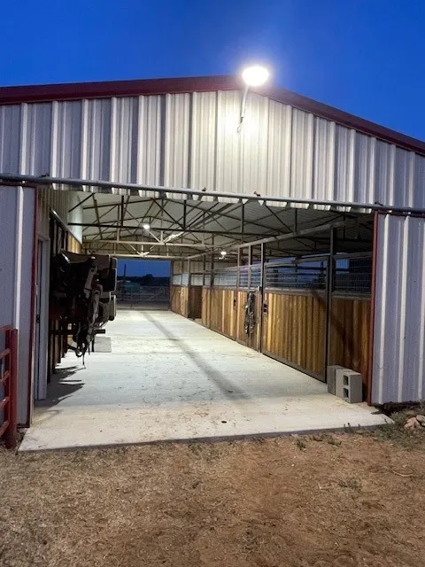 Farm For Sale in Montague County , 2886 TX-59 Highway S, Bowie, Texas 76230, 2 Bedroom, 2 Bathroom, Garage spaces, 1,276 Sqft, built in 1940, mls#21397280, Real Estate Agent in Bowie, Homes For Sale in Montague county, Homes For Sale in Bowie, Realtor in Bowie Texas, Real Estate Brokerage Independent Realty Texas, Luminita Cordes Realtor