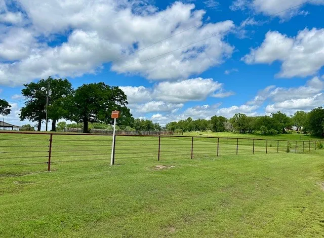 Farm For Sale in Montague County , 2886 TX-59 Highway S, Bowie, Texas 76230, 2 Bedroom, 2 Bathroom, Garage spaces, 1,276 Sqft, built in 1940, mls#21397280, Real Estate Agent in Bowie, Homes For Sale in Montague county, Homes For Sale in Bowie, Realtor in Bowie Texas, Real Estate Brokerage Independent Realty Texas, Luminita Cordes Realtor