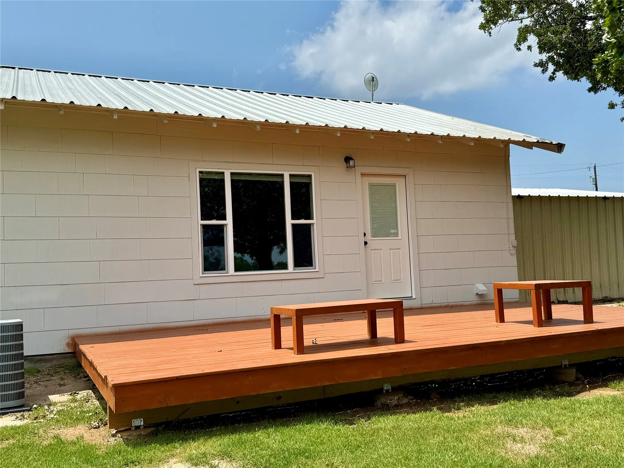 Farm For Sale in Montague County , 2886 TX-59 Highway S, Bowie, Texas 76230, 2 Bedroom, 2 Bathroom, Garage spaces, 1,276 Sqft, built in 1940, mls#21397280, Real Estate Agent in Bowie, Homes For Sale in Montague county, Homes For Sale in Bowie, Realtor in Bowie Texas, Real Estate Brokerage Independent Realty Texas, Luminita Cordes Realtor