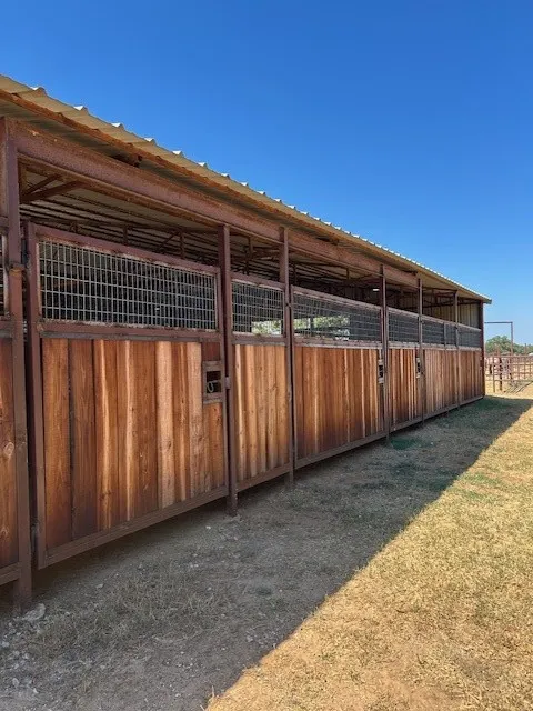 Farm For Sale in Montague County , 2886 TX-59 Highway S, Bowie, Texas 76230, 2 Bedroom, 2 Bathroom, Garage spaces, 1,276 Sqft, built in 1940, mls#21397280, Real Estate Agent in Bowie, Homes For Sale in Montague county, Homes For Sale in Bowie, Realtor in Bowie Texas, Real Estate Brokerage Independent Realty Texas, Luminita Cordes Realtor