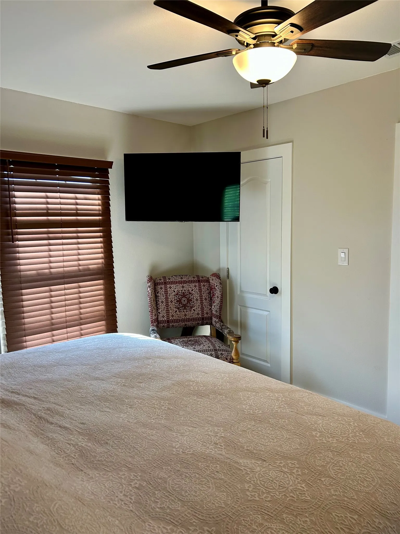 Farm For Sale in Montague County , 2886 TX-59 Highway S, Bowie, Texas 76230, 2 Bedroom, 2 Bathroom, Garage spaces, 1,276 Sqft, built in 1940, mls#21397280, Real Estate Agent in Bowie, Homes For Sale in Montague county, Homes For Sale in Bowie, Realtor in Bowie Texas, Real Estate Brokerage Independent Realty Texas, Luminita Cordes Realtor