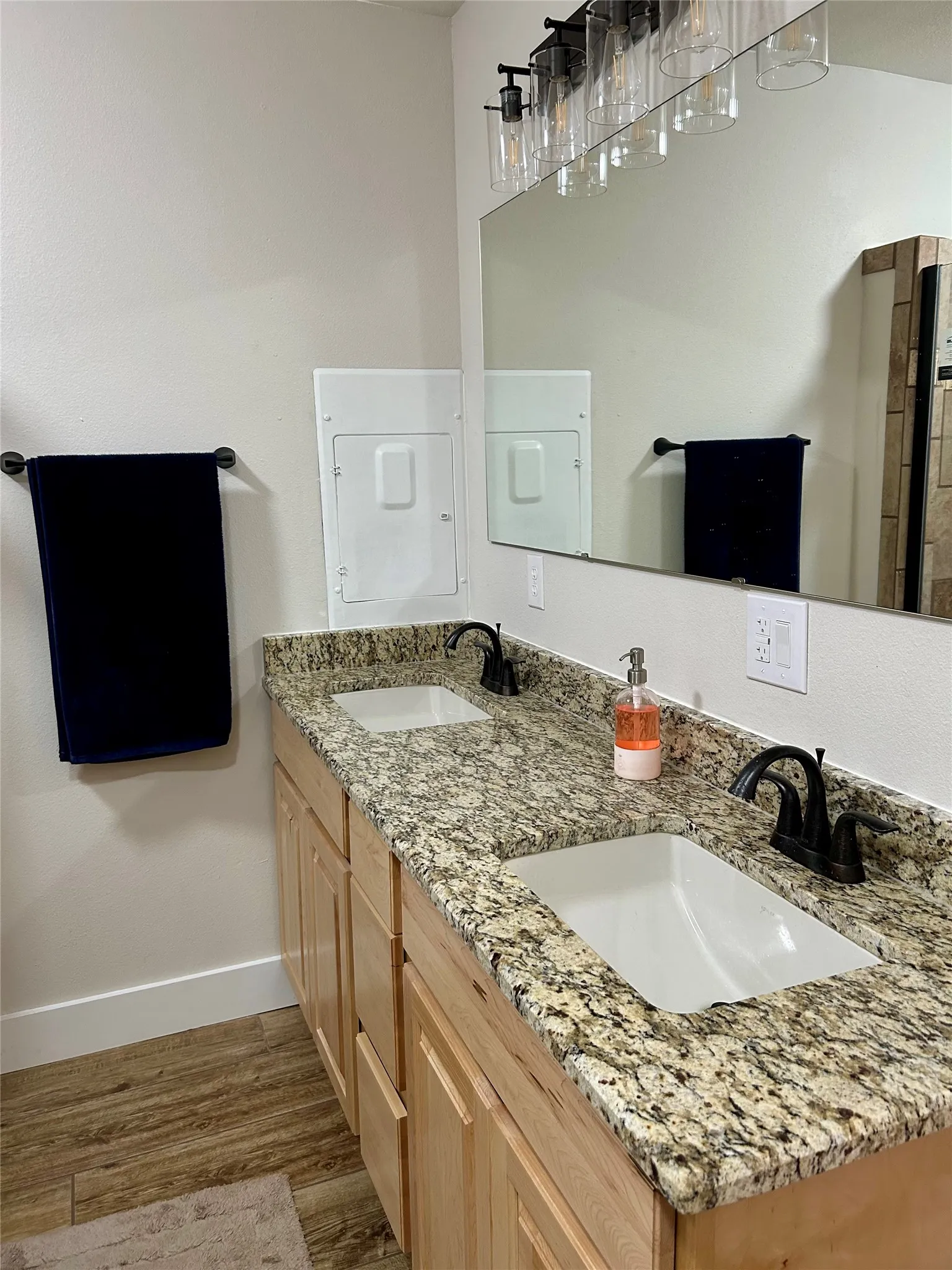 Farm For Sale in Montague County , 2886 TX-59 Highway S, Bowie, Texas 76230, 2 Bedroom, 2 Bathroom, Garage spaces, 1,276 Sqft, built in 1940, mls#21397280, Real Estate Agent in Bowie, Homes For Sale in Montague county, Homes For Sale in Bowie, Realtor in Bowie Texas, Real Estate Brokerage Independent Realty Texas, Luminita Cordes Realtor