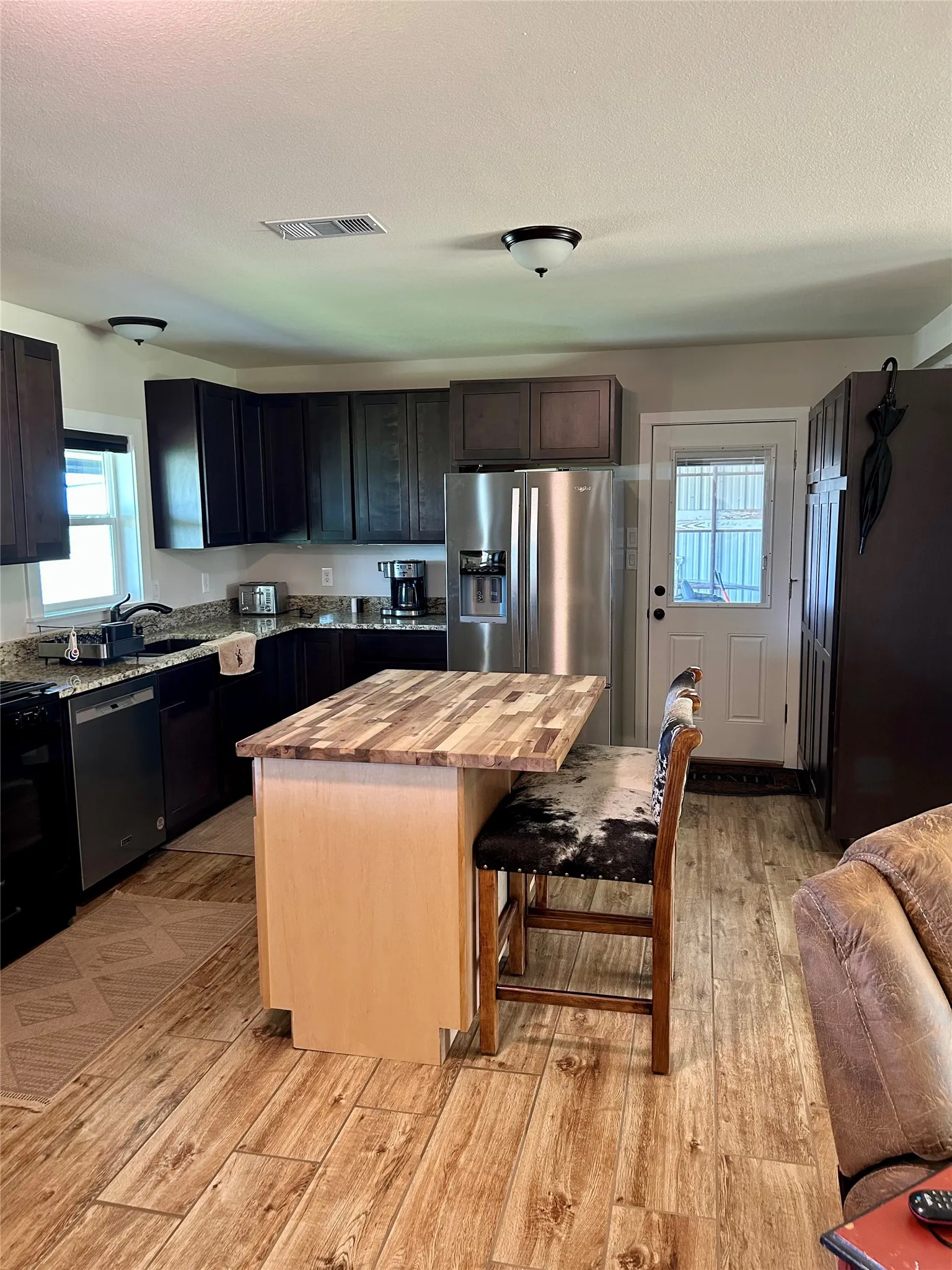 Farm For Sale in Montague County , 2886 TX-59 Highway S, Bowie, Texas 76230, 2 Bedroom, 2 Bathroom, Garage spaces, 1,276 Sqft, built in 1940, mls#21397280, Real Estate Agent in Bowie, Homes For Sale in Montague county, Homes For Sale in Bowie, Realtor in Bowie Texas, Real Estate Brokerage Independent Realty Texas, Luminita Cordes Realtor
