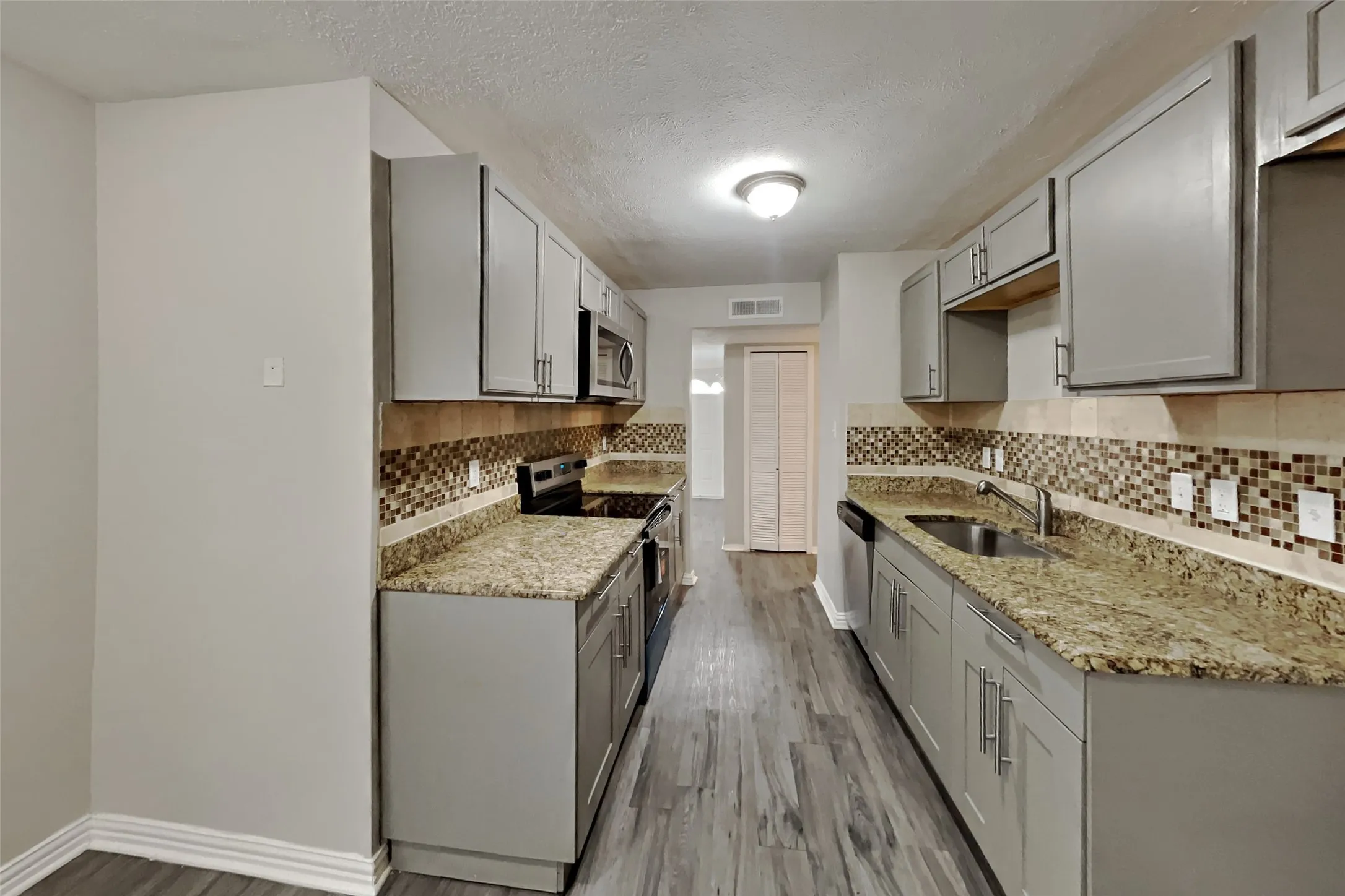 Single Family Residence For Rent in Collin County , 1528 Jabbet Drive, Plano, Texas 75025, 3 Bedroom, 2 Bathroom, 2 Garage spaces, 1,645 Sqft, built in 1984, mls#21398634, Real Estate Agent in Plano, Homes For Rent in Collin county, Homes For Rent in Plano, Realtor in Plano Texas, Real Estate Brokerage Independent Realty Texas, Luminita Cordes Realtor