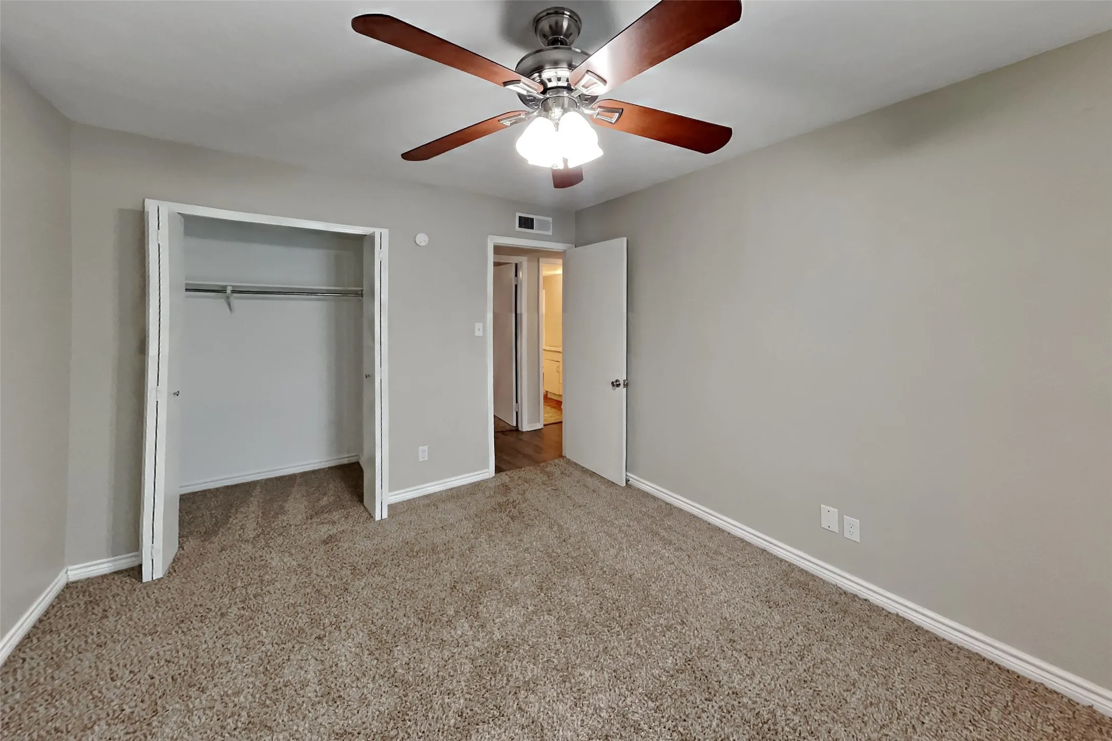 Single Family Residence For Rent in Collin County , 1528 Jabbet Drive, Plano, Texas 75025, 3 Bedroom, 2 Bathroom, 2 Garage spaces, 1,645 Sqft, built in 1984, mls#21398634, Real Estate Agent in Plano, Homes For Rent in Collin county, Homes For Rent in Plano, Realtor in Plano Texas, Real Estate Brokerage Independent Realty Texas, Luminita Cordes Realtor