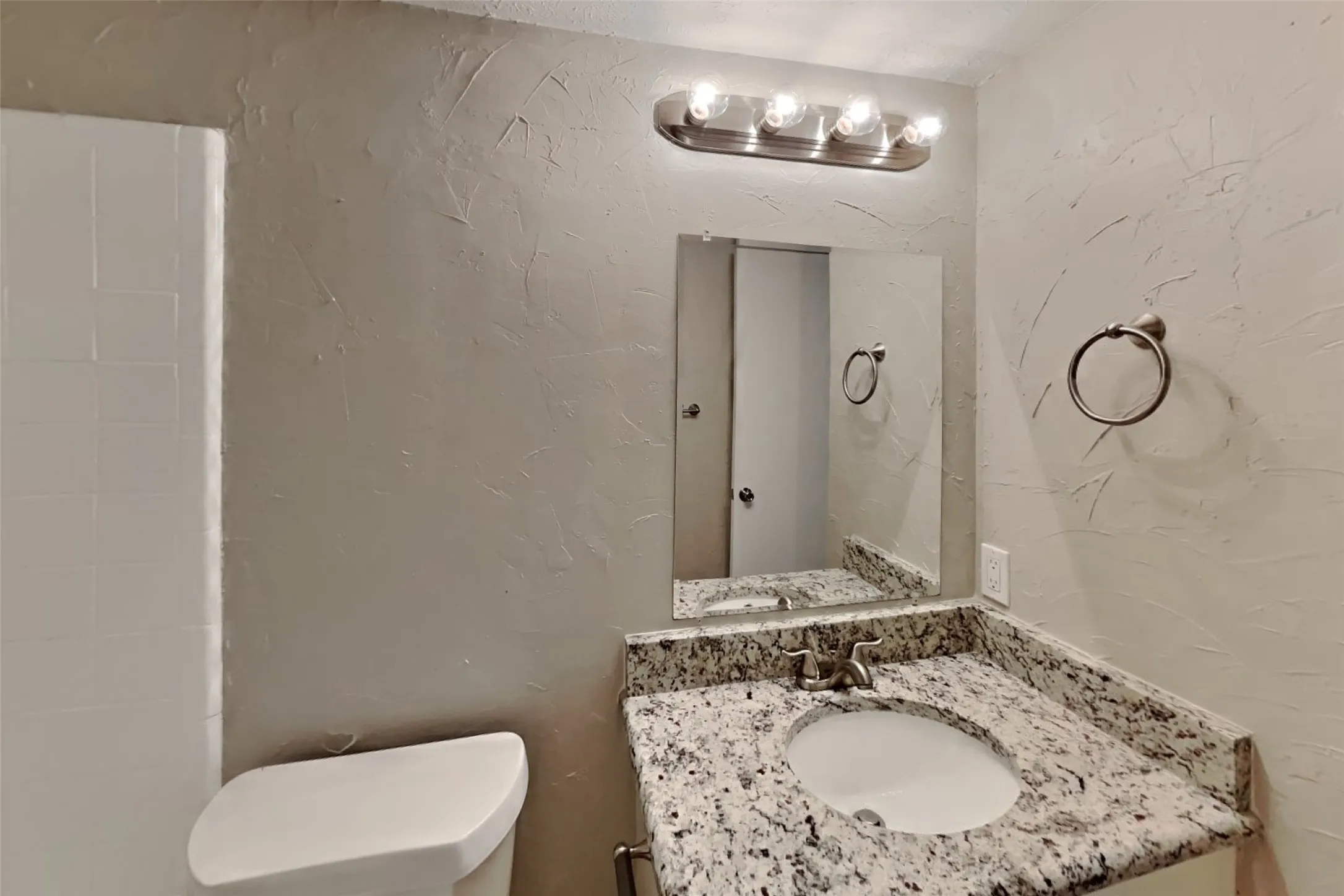 Single Family Residence For Rent in Collin County , 1528 Jabbet Drive, Plano, Texas 75025, 3 Bedroom, 2 Bathroom, 2 Garage spaces, 1,645 Sqft, built in 1984, mls#21398634, Real Estate Agent in Plano, Homes For Rent in Collin county, Homes For Rent in Plano, Realtor in Plano Texas, Real Estate Brokerage Independent Realty Texas, Luminita Cordes Realtor