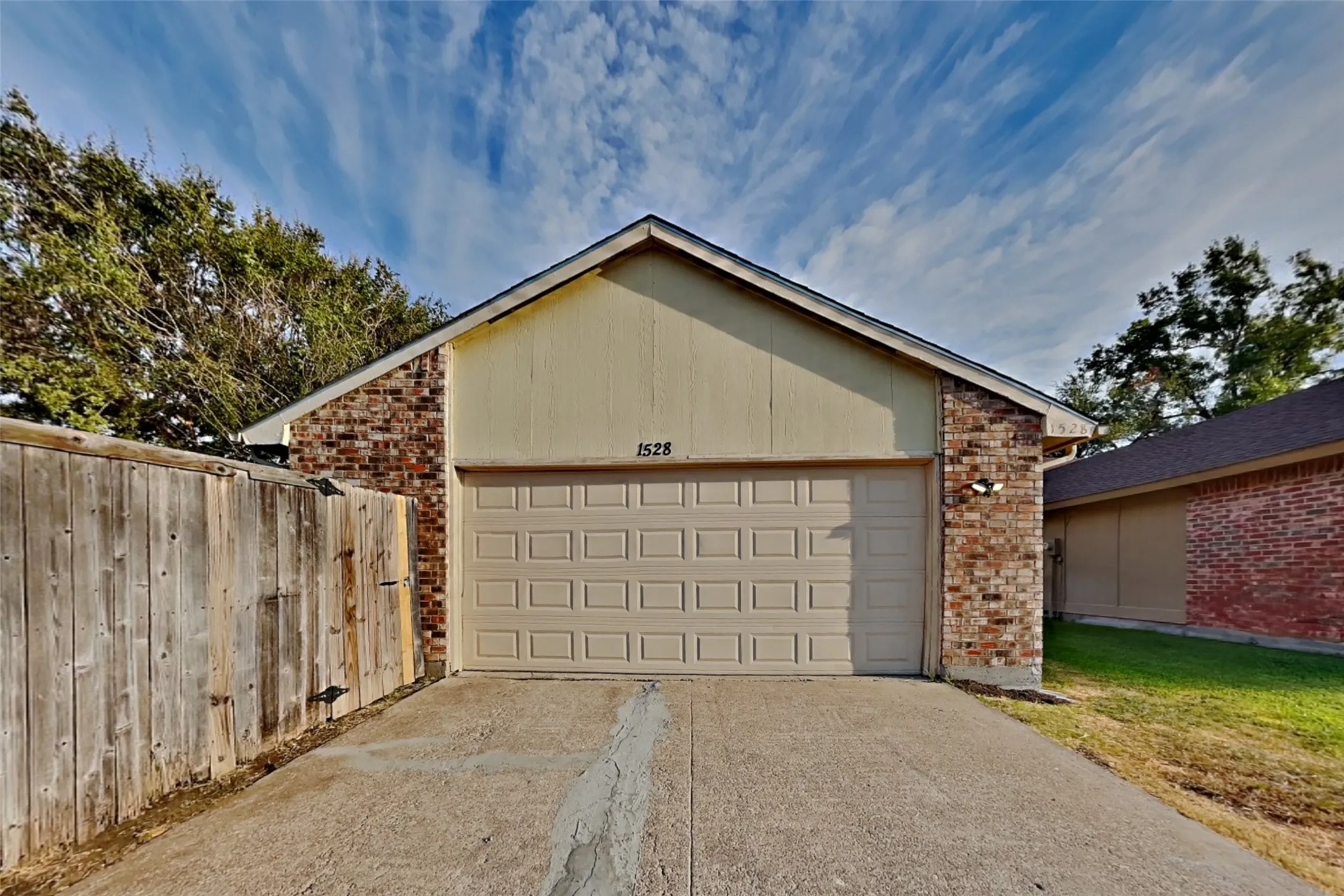 Single Family Residence For Rent in Collin County , 1528 Jabbet Drive, Plano, Texas 75025, 3 Bedroom, 2 Bathroom, 2 Garage spaces, 1,645 Sqft, built in 1984, mls#21398634, Real Estate Agent in Plano, Homes For Rent in Collin county, Homes For Rent in Plano, Realtor in Plano Texas, Real Estate Brokerage Independent Realty Texas, Luminita Cordes Realtor