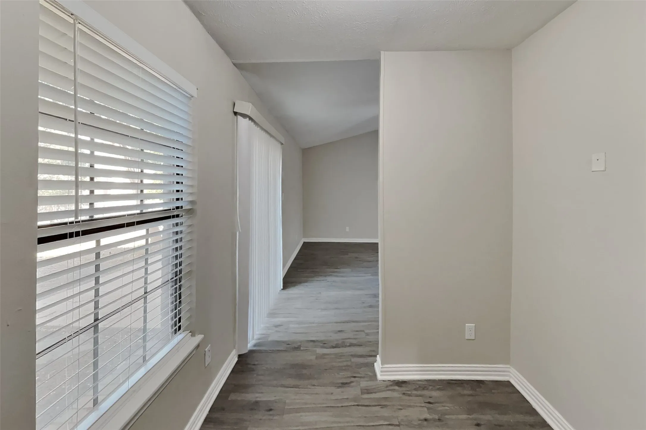 Single Family Residence For Rent in Collin County , 1528 Jabbet Drive, Plano, Texas 75025, 3 Bedroom, 2 Bathroom, 2 Garage spaces, 1,645 Sqft, built in 1984, mls#21398634, Real Estate Agent in Plano, Homes For Rent in Collin county, Homes For Rent in Plano, Realtor in Plano Texas, Real Estate Brokerage Independent Realty Texas, Luminita Cordes Realtor