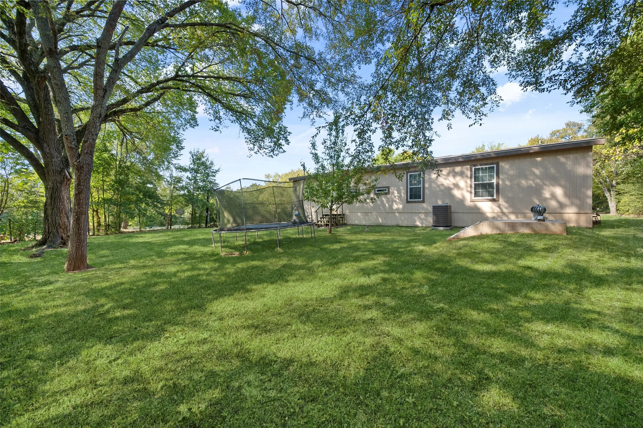 Mobile Home For Sale in Henderson County , 110 Wooded Creek Drive, Athens, Texas 75751, 4 Bedroom, 2 Bathroom, Garage spaces, 1,792 Sqft, built in 2016, mls#21398110, Real Estate Agent in Athens, Homes For Sale in Henderson county, Homes For Sale in Athens, Realtor in Athens Texas, Real Estate Brokerage Independent Realty Texas, Luminita Cordes Realtor
