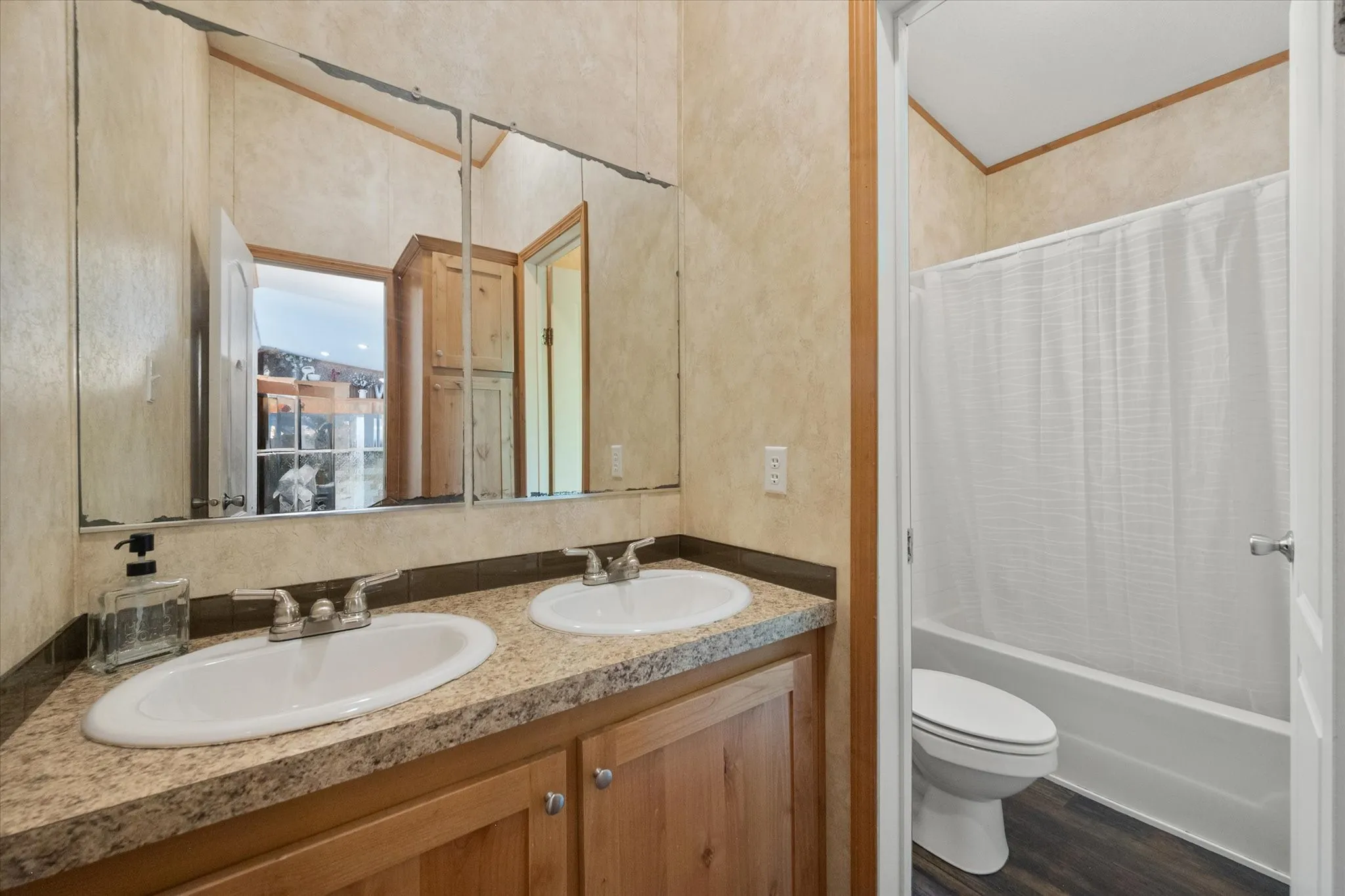 Mobile Home For Sale in Henderson County , 110 Wooded Creek Drive, Athens, Texas 75751, 4 Bedroom, 2 Bathroom, Garage spaces, 1,792 Sqft, built in 2016, mls#21398110, Real Estate Agent in Athens, Homes For Sale in Henderson county, Homes For Sale in Athens, Realtor in Athens Texas, Real Estate Brokerage Independent Realty Texas, Luminita Cordes Realtor