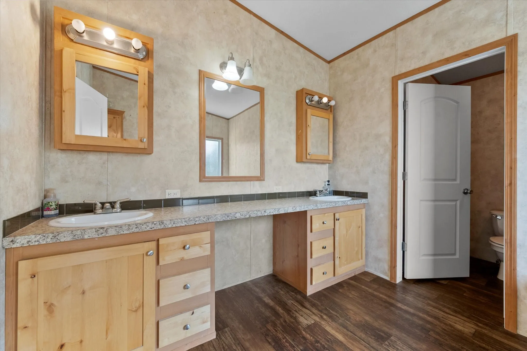 Mobile Home For Sale in Henderson County , 110 Wooded Creek Drive, Athens, Texas 75751, 4 Bedroom, 2 Bathroom, Garage spaces, 1,792 Sqft, built in 2016, mls#21398110, Real Estate Agent in Athens, Homes For Sale in Henderson county, Homes For Sale in Athens, Realtor in Athens Texas, Real Estate Brokerage Independent Realty Texas, Luminita Cordes Realtor