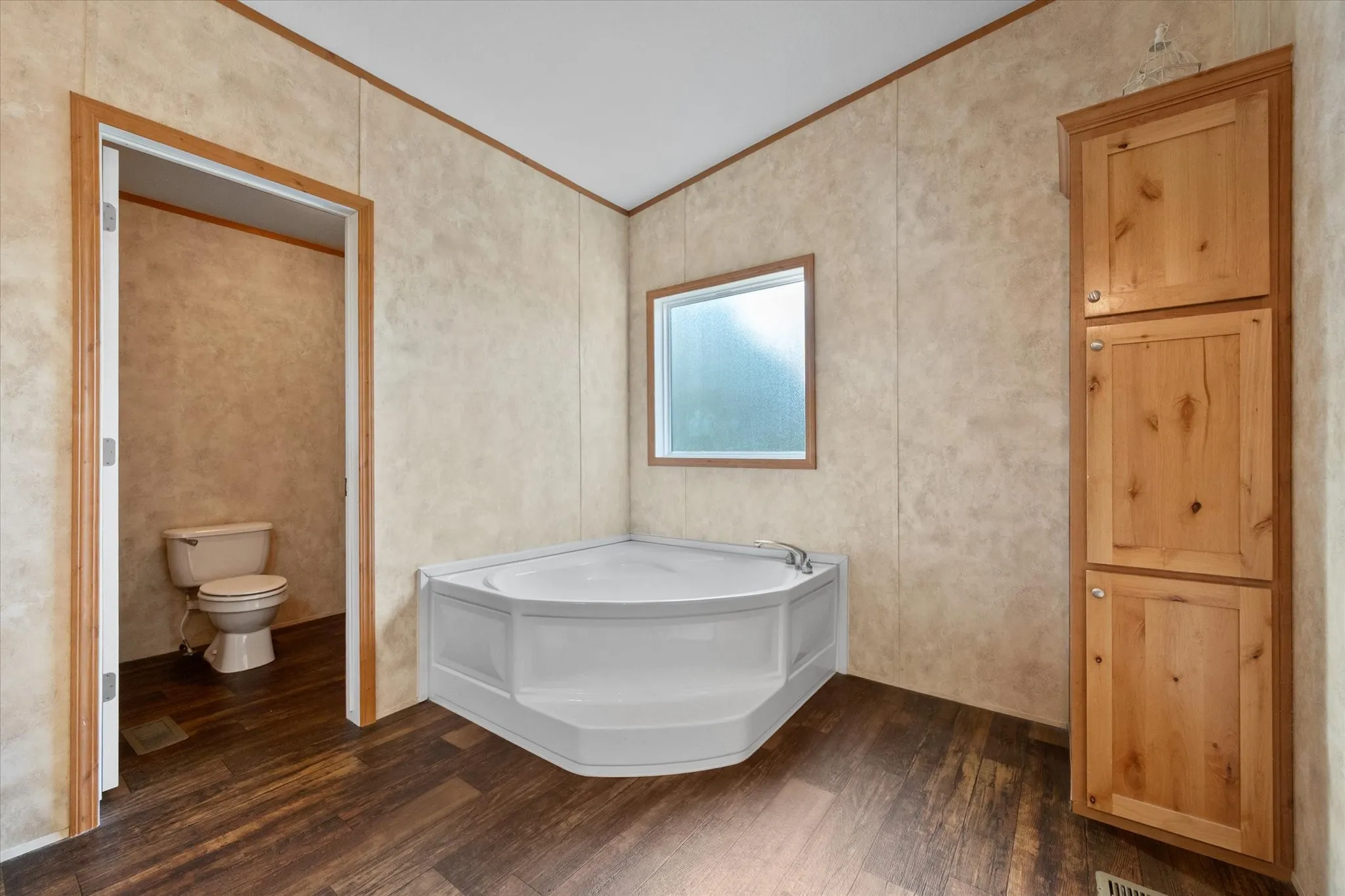 Mobile Home For Sale in Henderson County , 110 Wooded Creek Drive, Athens, Texas 75751, 4 Bedroom, 2 Bathroom, Garage spaces, 1,792 Sqft, built in 2016, mls#21398110, Real Estate Agent in Athens, Homes For Sale in Henderson county, Homes For Sale in Athens, Realtor in Athens Texas, Real Estate Brokerage Independent Realty Texas, Luminita Cordes Realtor