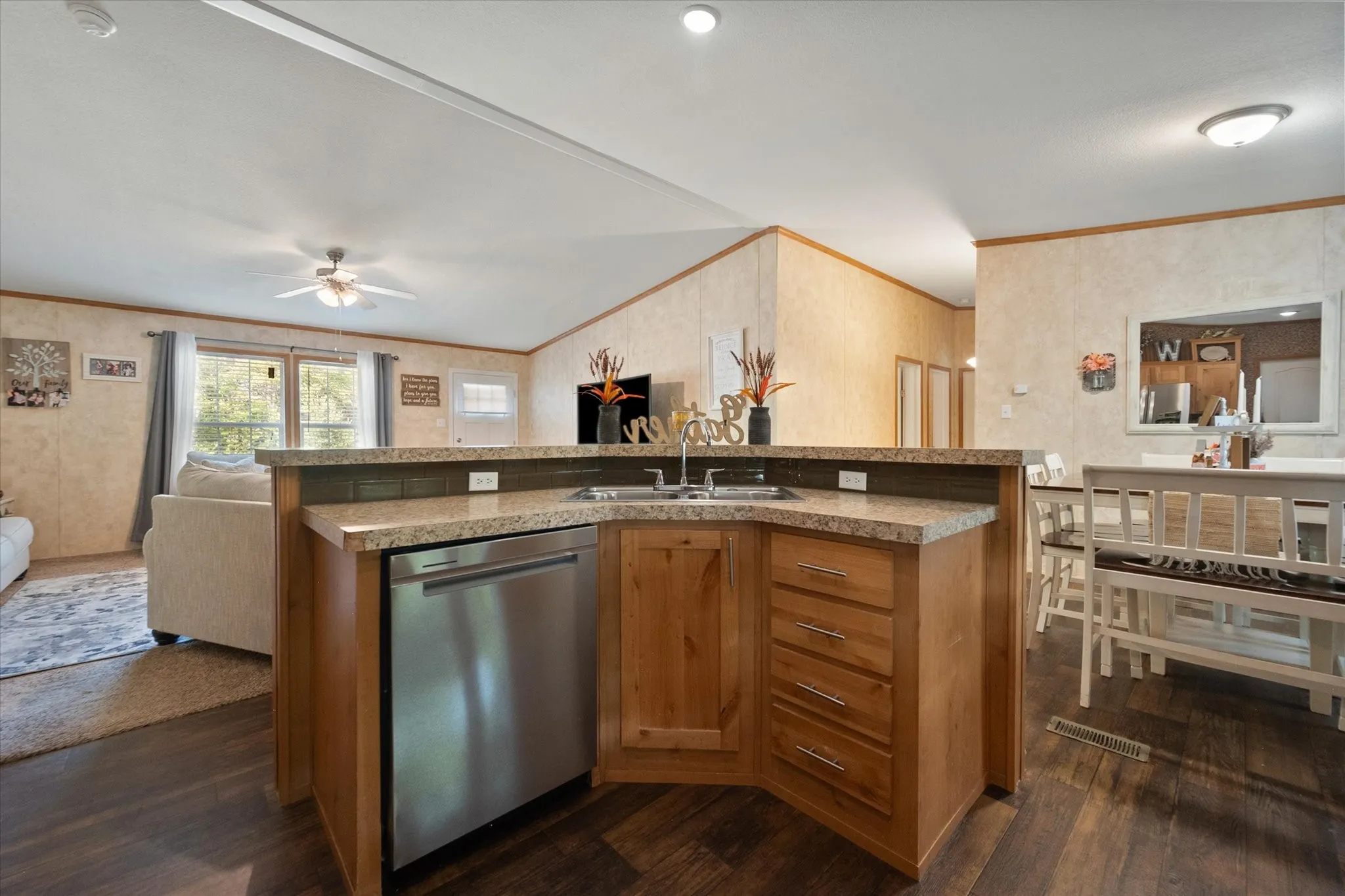 Mobile Home For Sale in Henderson County , 110 Wooded Creek Drive, Athens, Texas 75751, 4 Bedroom, 2 Bathroom, Garage spaces, 1,792 Sqft, built in 2016, mls#21398110, Real Estate Agent in Athens, Homes For Sale in Henderson county, Homes For Sale in Athens, Realtor in Athens Texas, Real Estate Brokerage Independent Realty Texas, Luminita Cordes Realtor